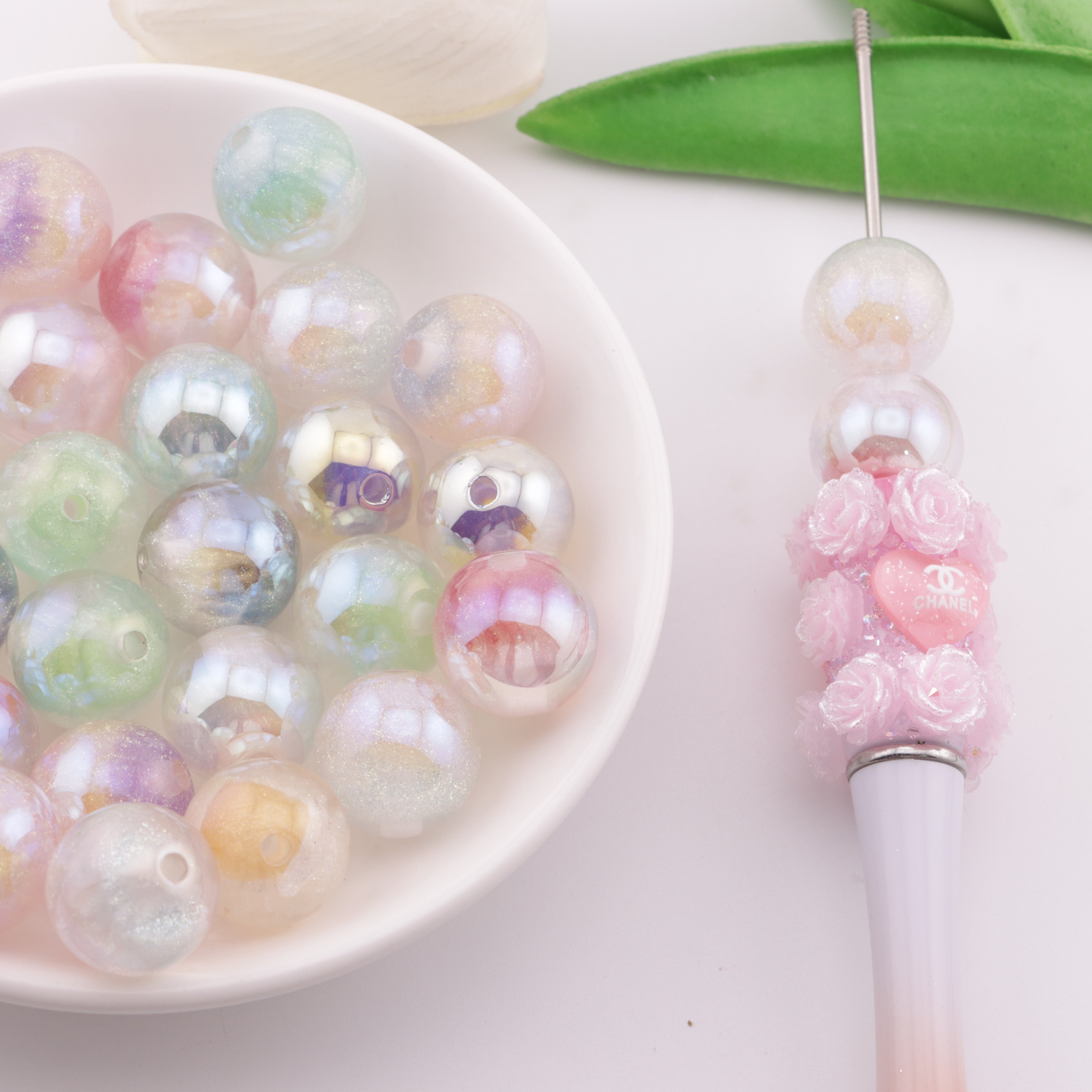 FS6124- 16mm Glow-in-the-dark Photochromic Resin Beads