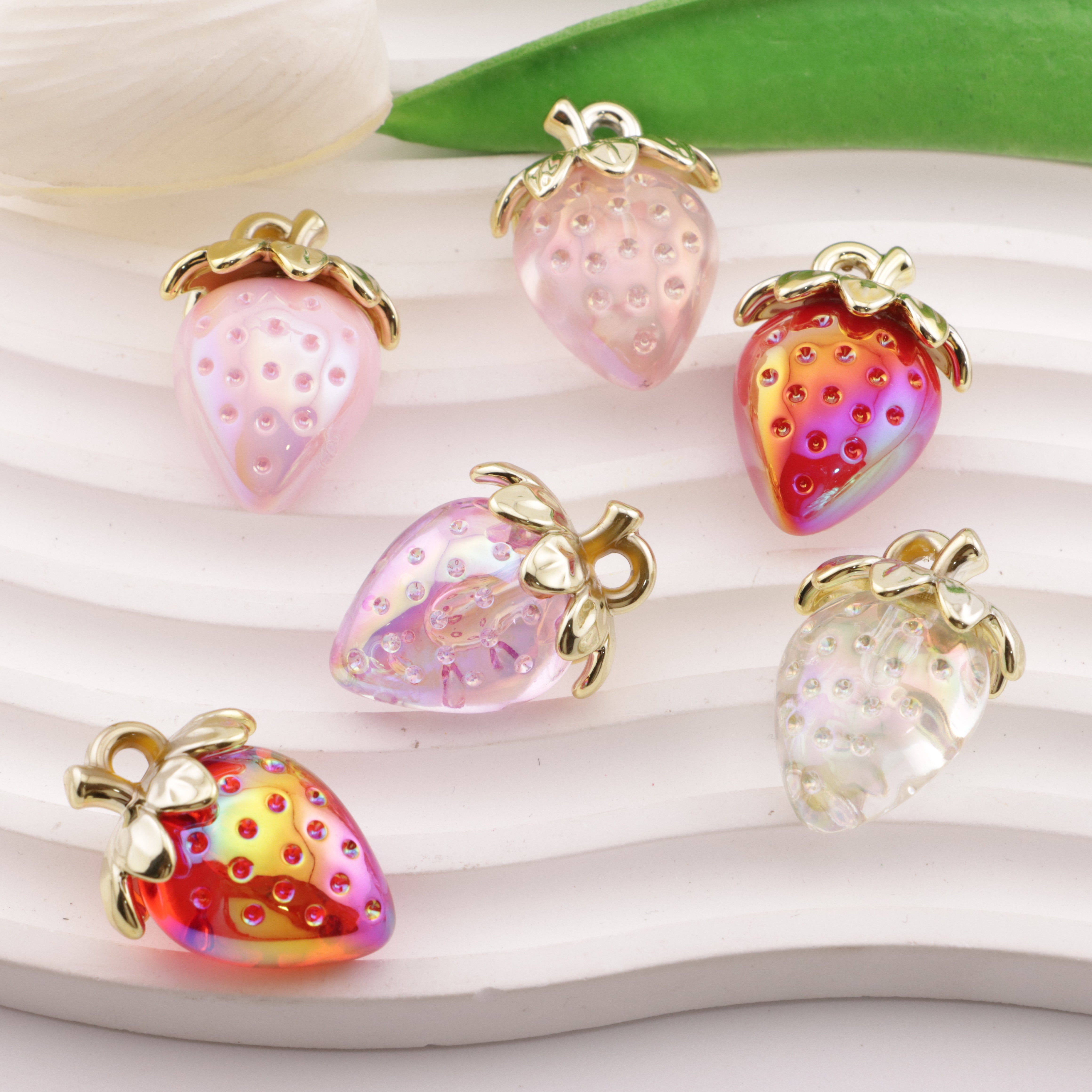 FS6139- Strawberry Pendant Strawberry Pendant