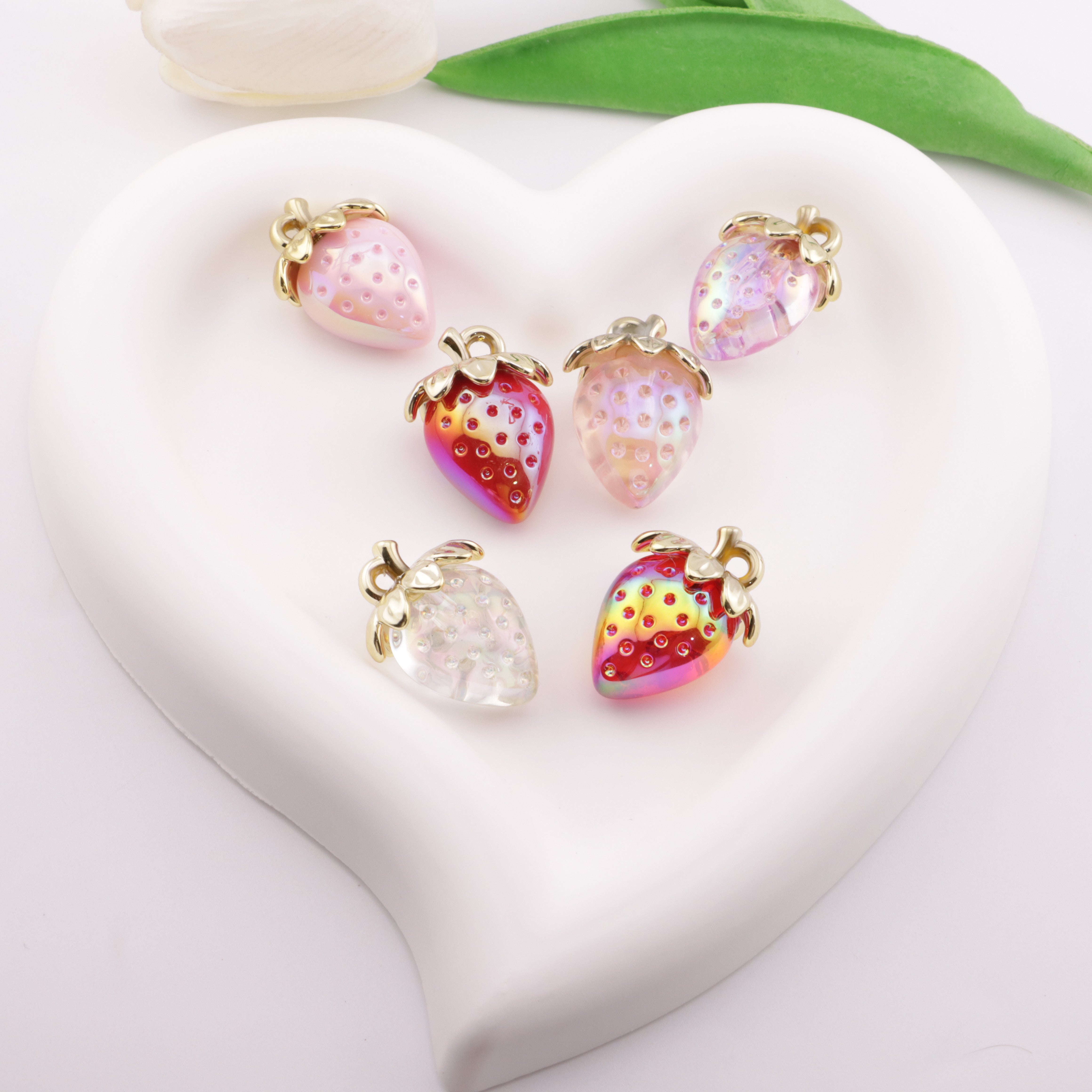 FS6139- Strawberry Pendant Strawberry Pendant