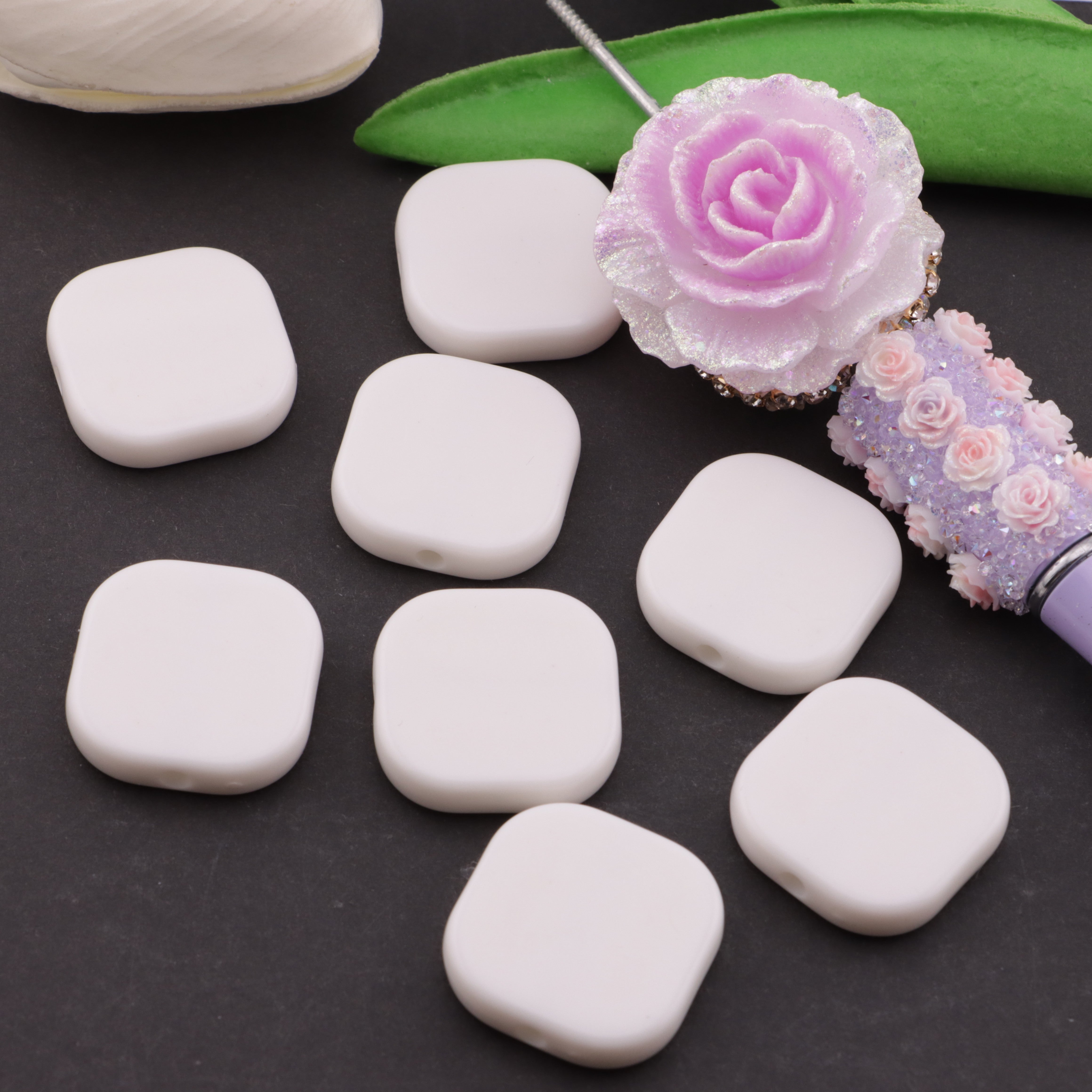 FS6149- 24*24Mm Clear Rounded Square Plate Based Beads