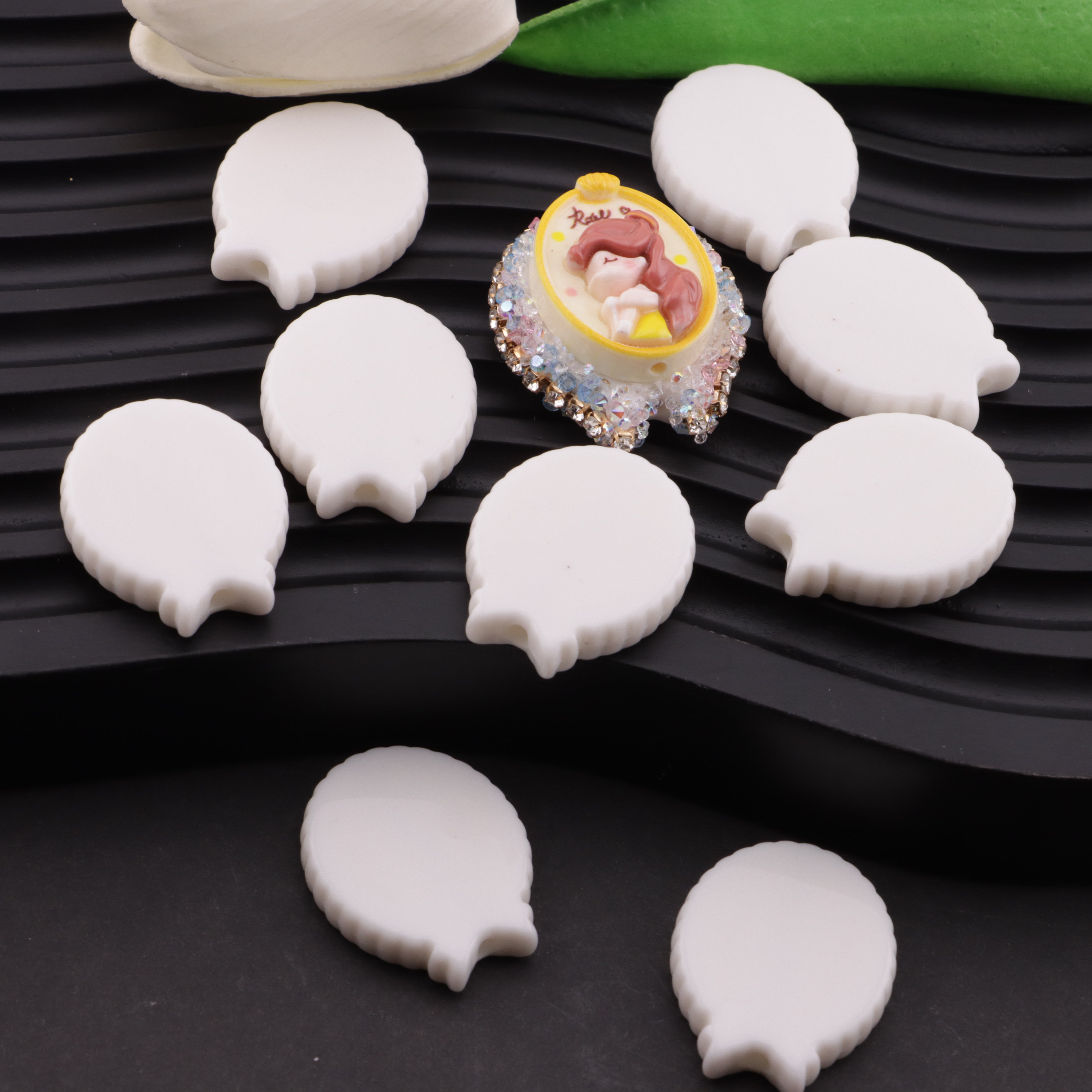 FS6156- 24×30mm Ellipse Bows Based Beads