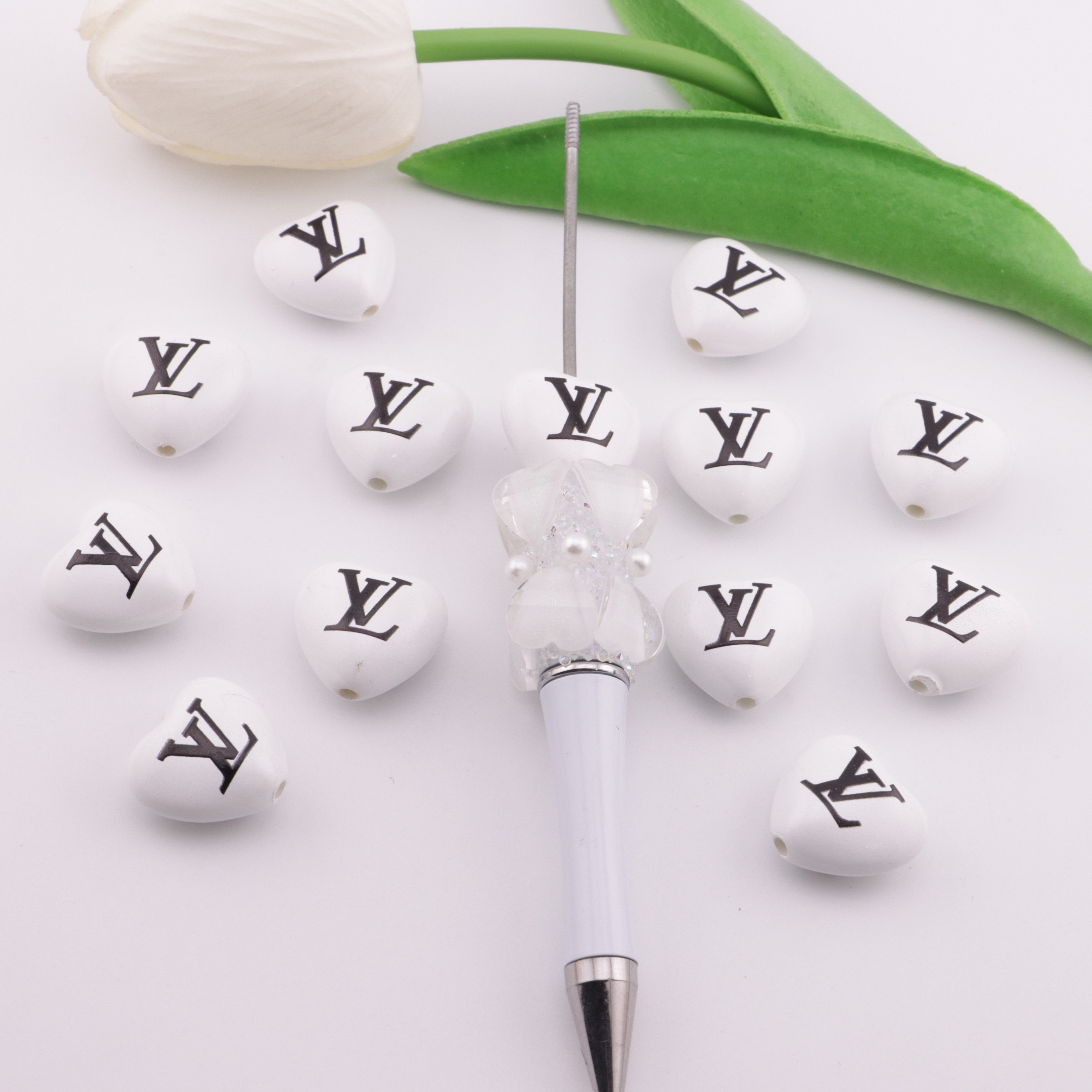 FS3938- 18×20mm Baked Enamel LV Heart-shaped Acrylic Beads Zoe's DIY Shop