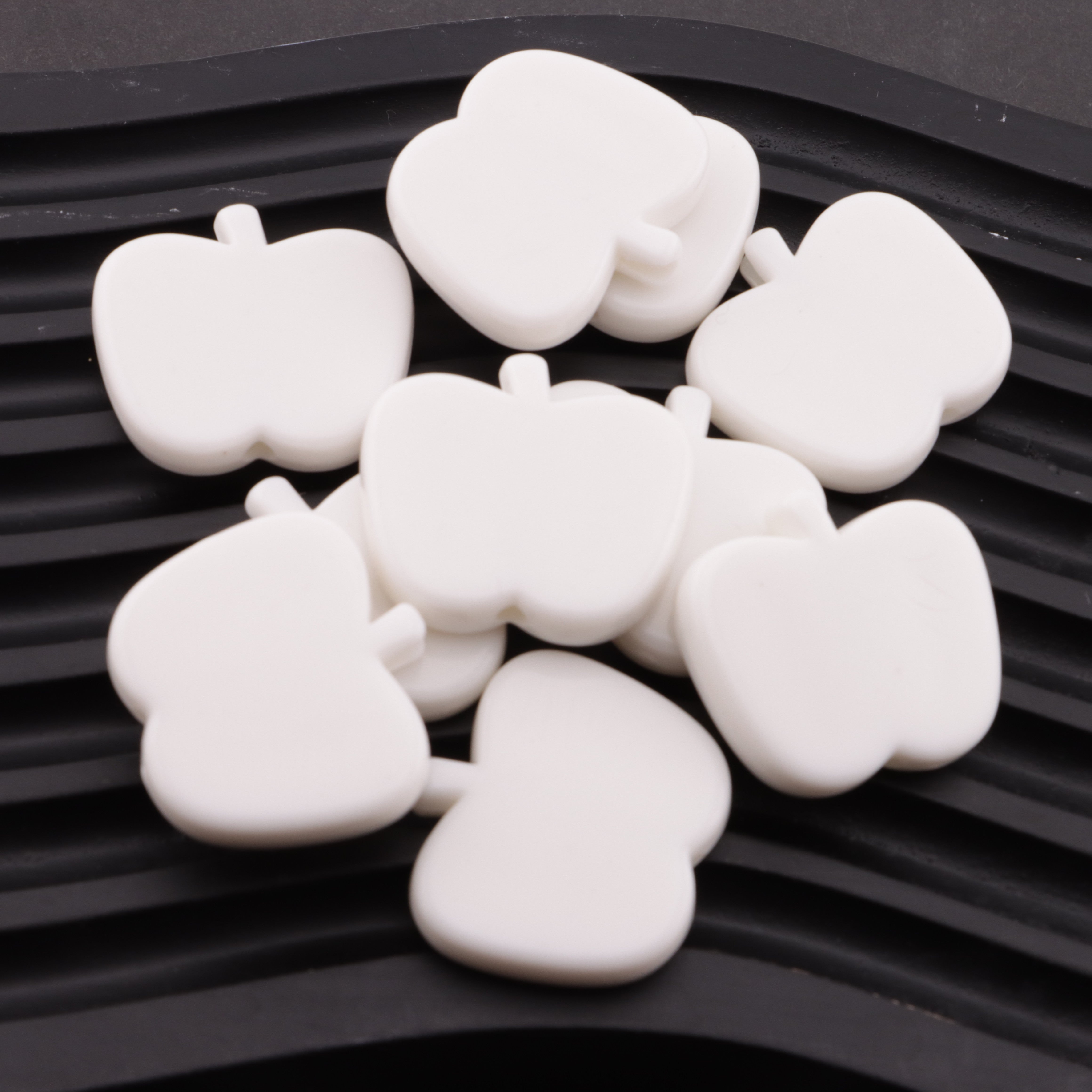FS6182- 30×27mm Apple Based Beads
