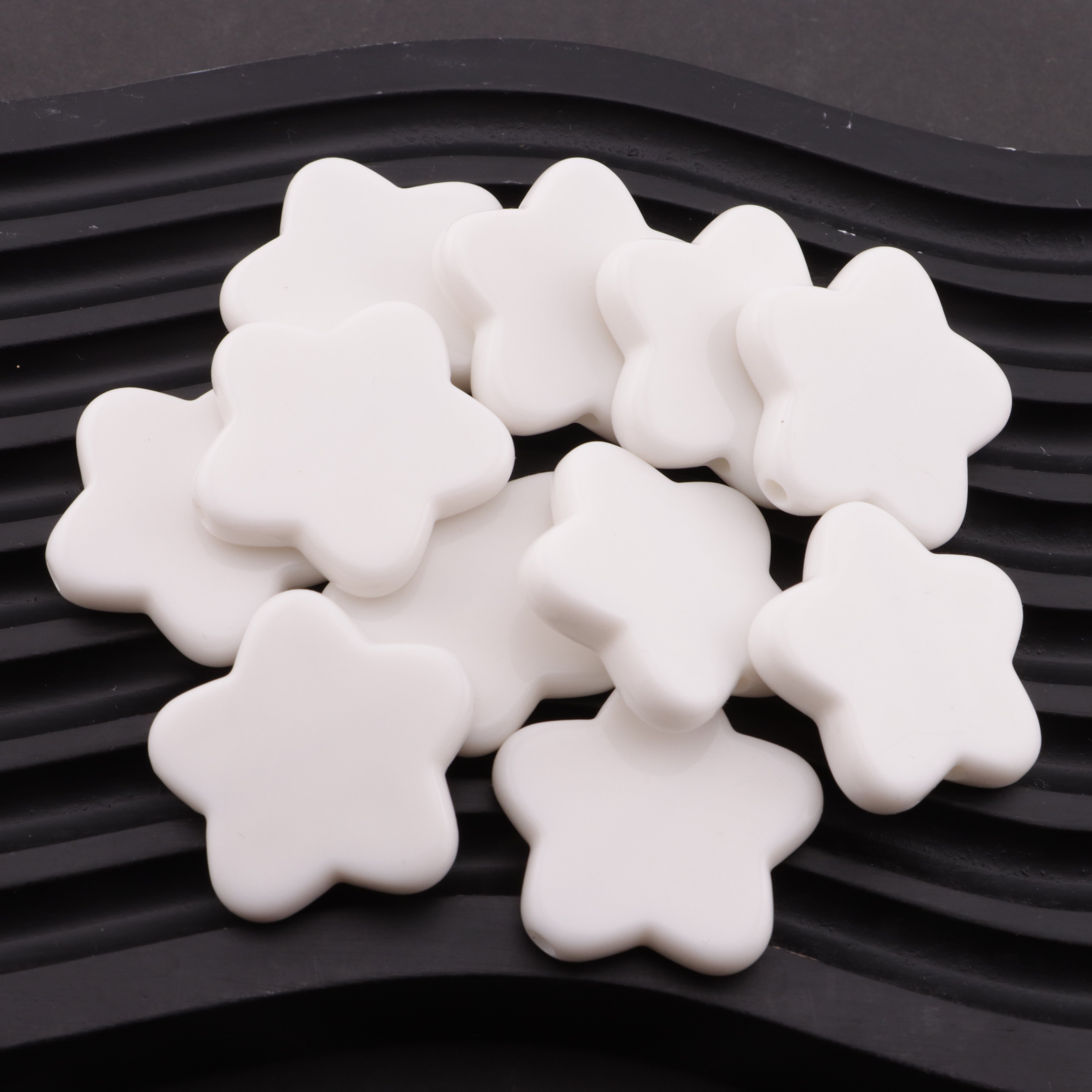 FS6183- 30mm Star Based Beads With Rounded Corners
