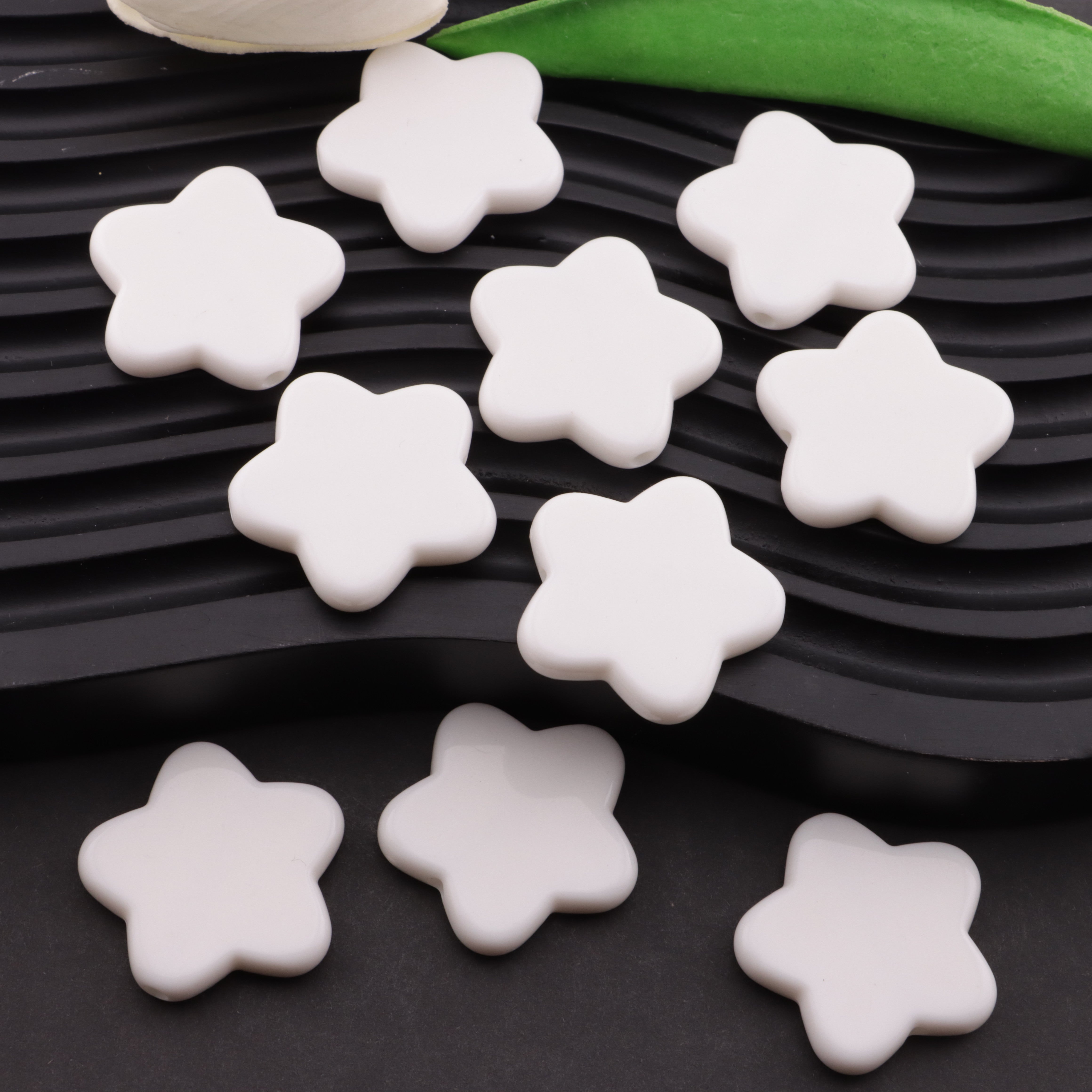FS6183- 30mm Star Based Beads With Rounded Corners