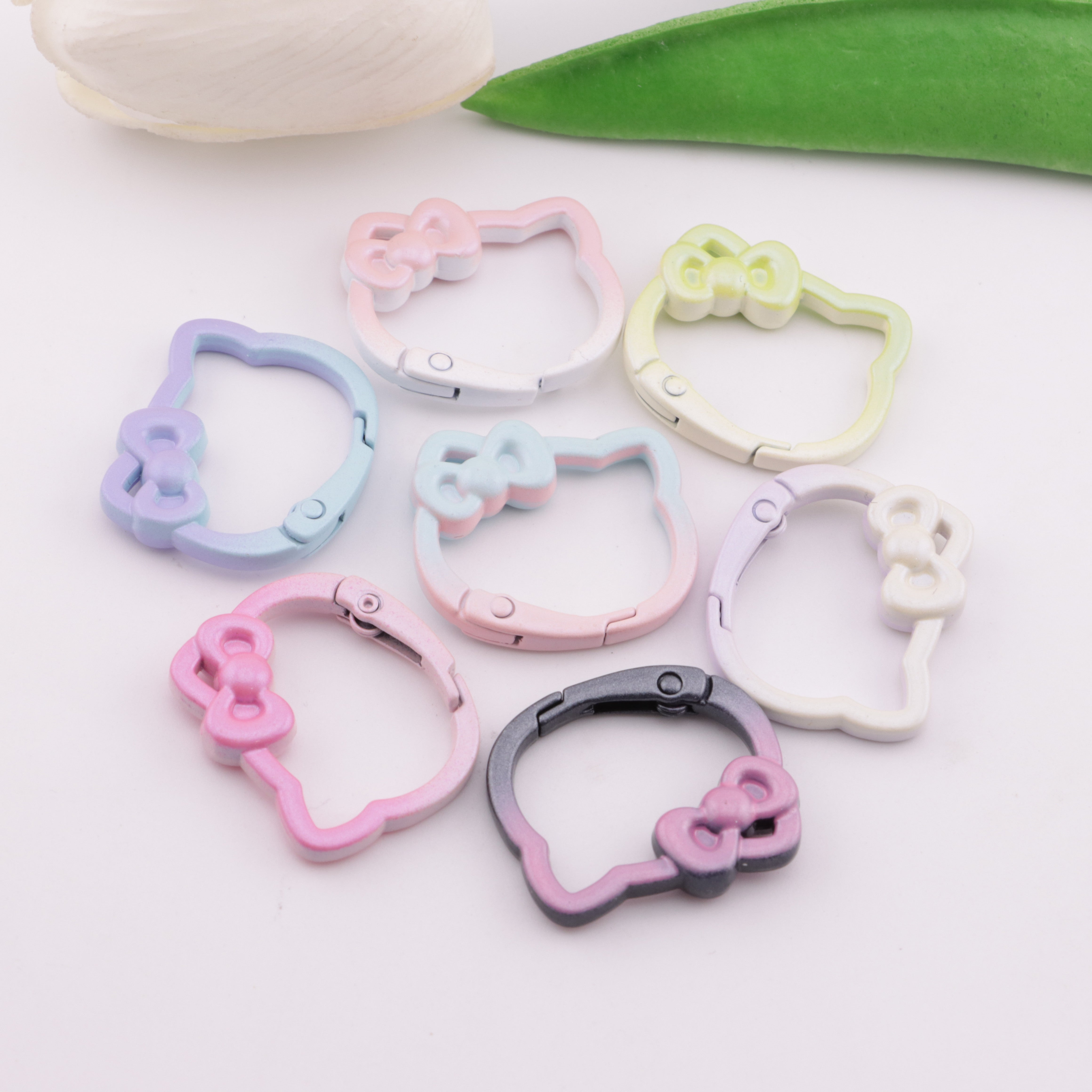 FS6199- 28×25Mm Small Size Gradient-Color HK Keychain Ring Small-Size Gradient-Color Kitty Head Keychain