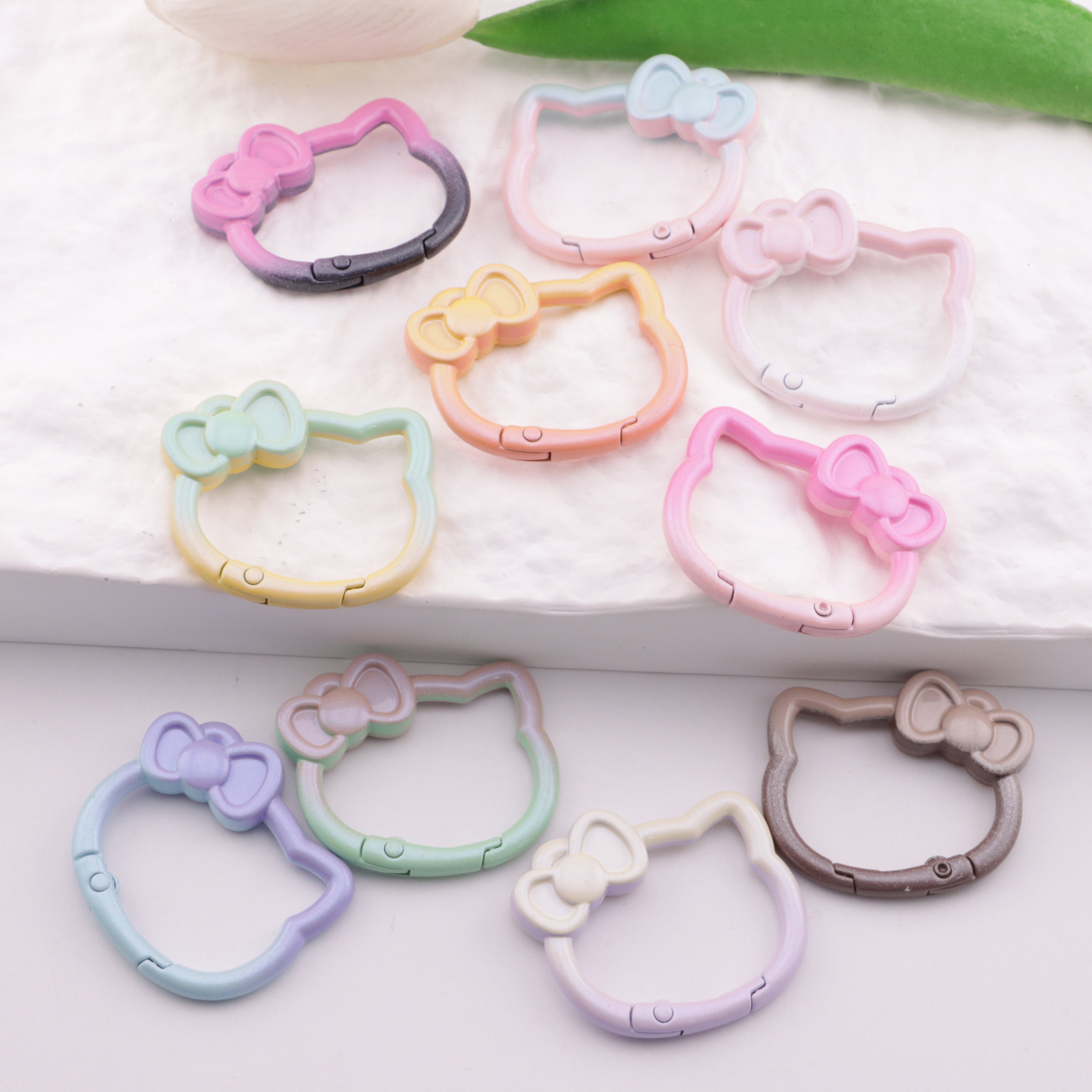 FS6198- 56×31mm Middle Size Gradient-Color HK Head Keychain Medium-Sized Gradient-Color Kitty Head Keychain