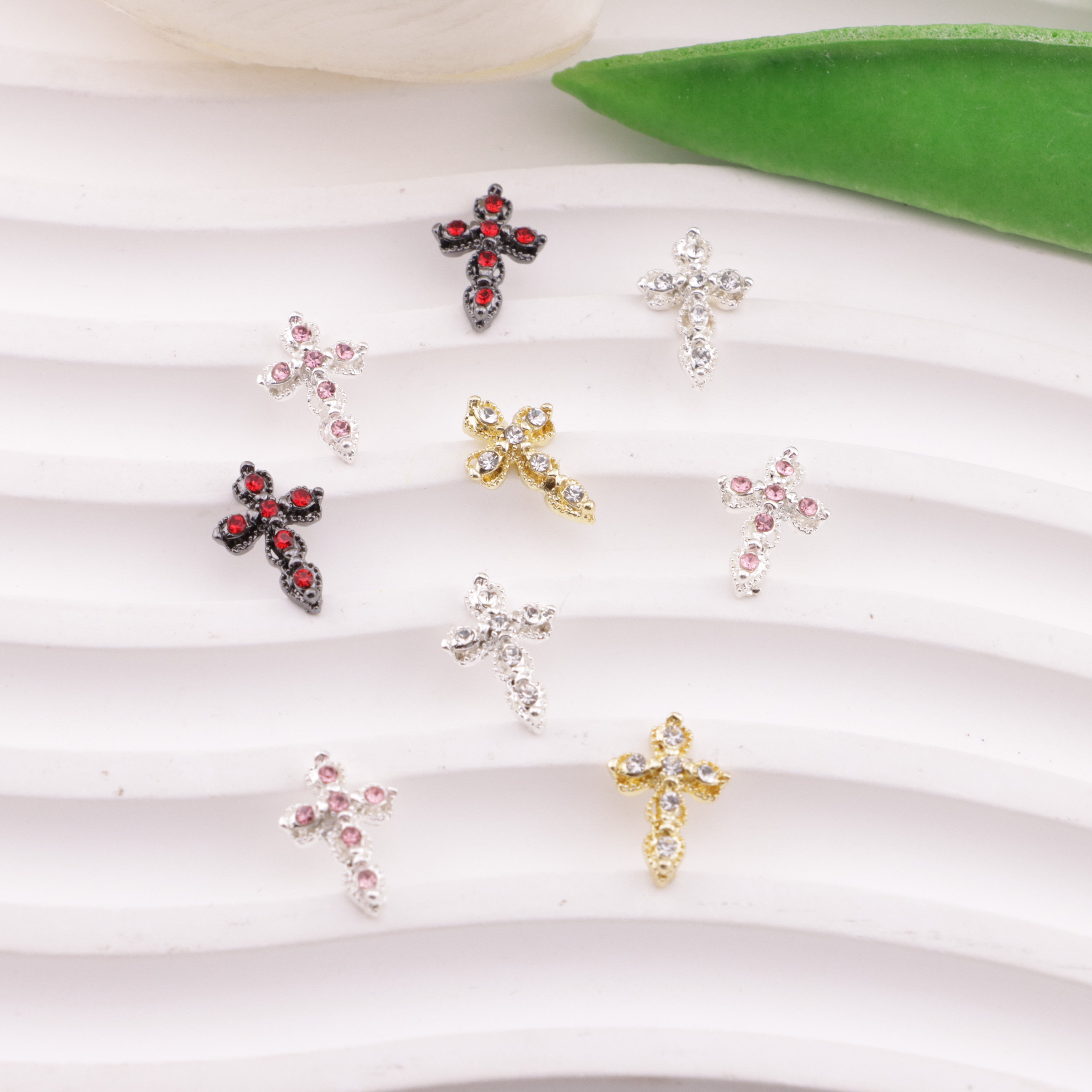 FS6206- 9×13mm Cross Patch With Diamonds