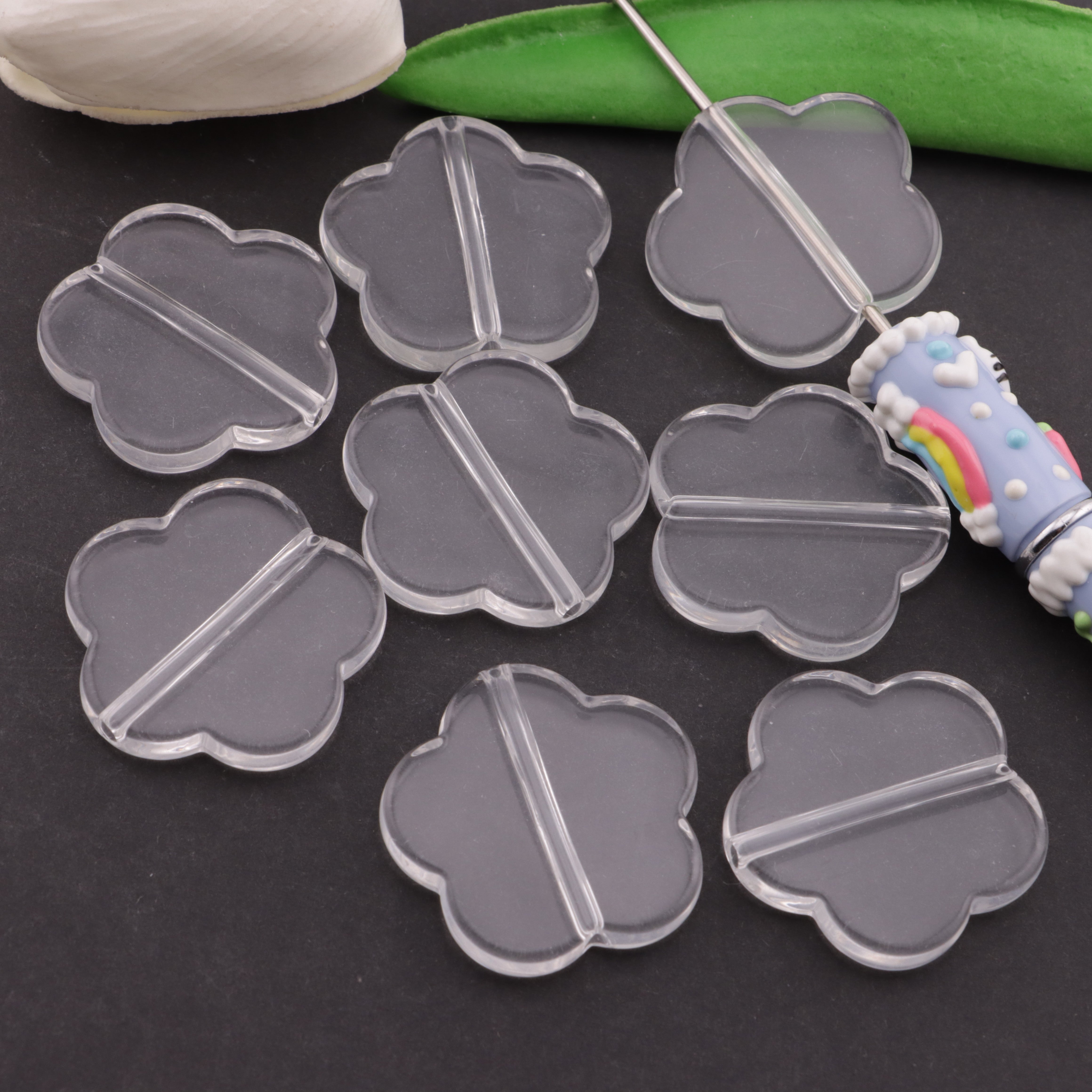 FS6218- 32mm Clear Five - Petal Flower - Based Beads