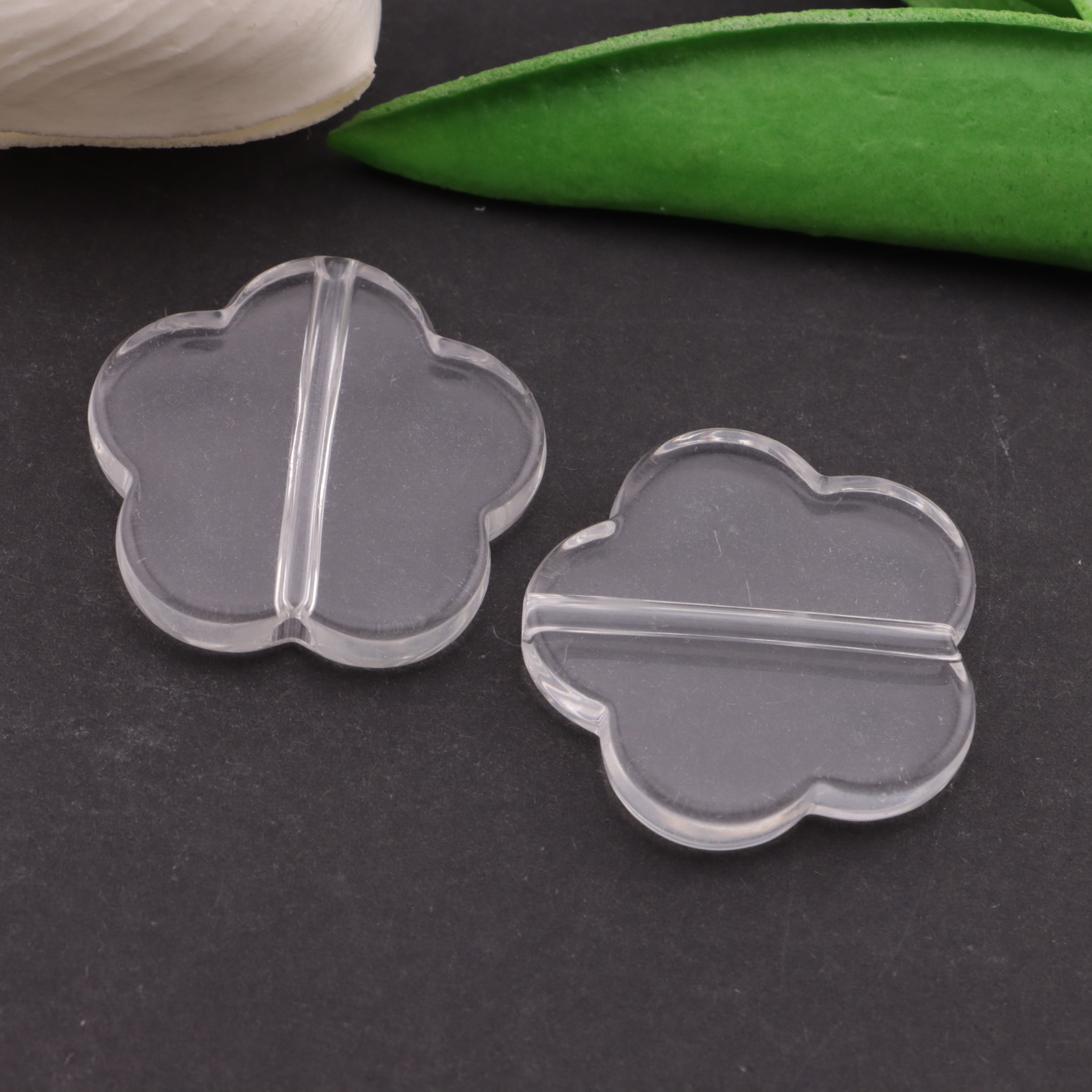 FS6218- 32mm Clear Five - Petal Flower - Based Beads
