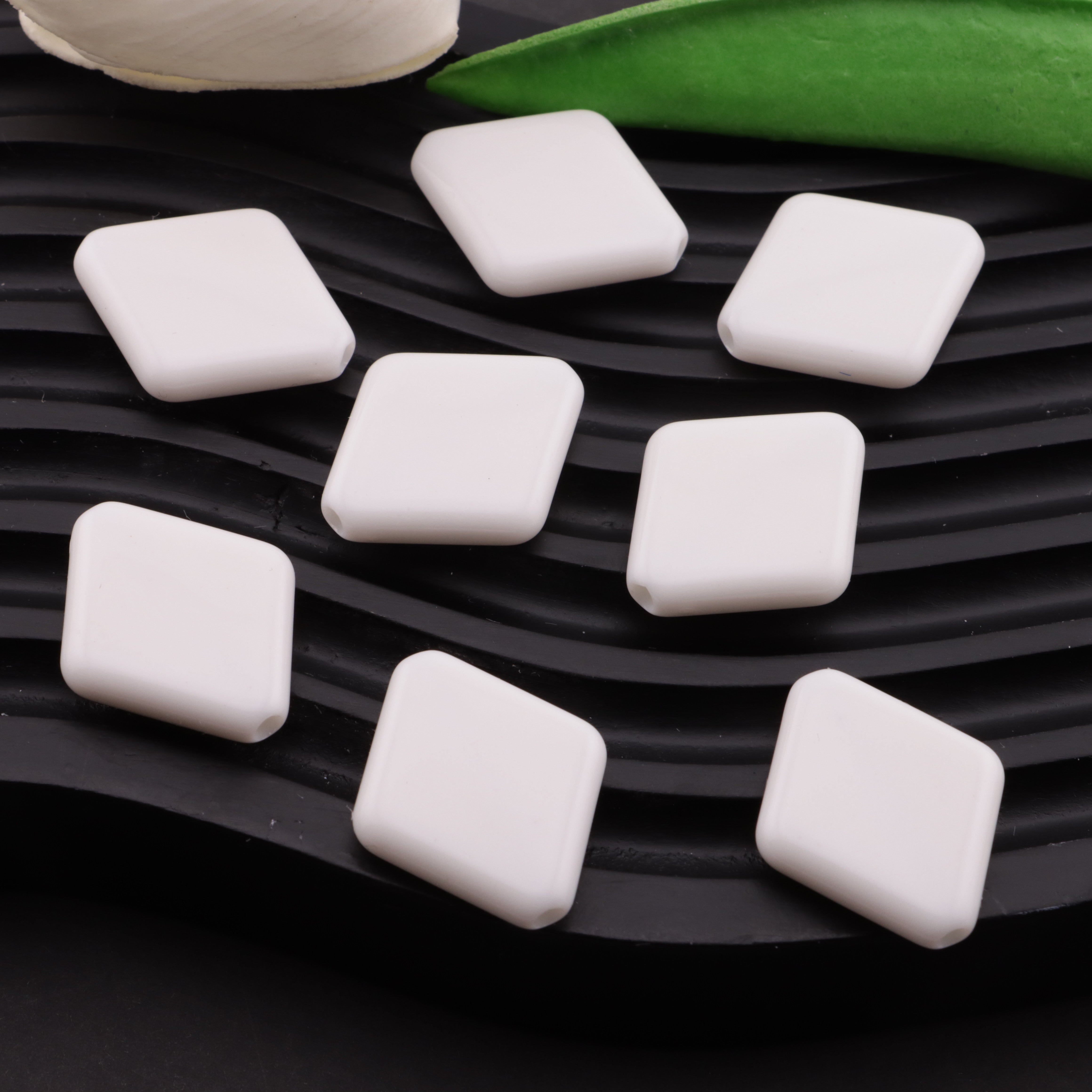 FS6220- 29×24mm Rhombus Based Beads