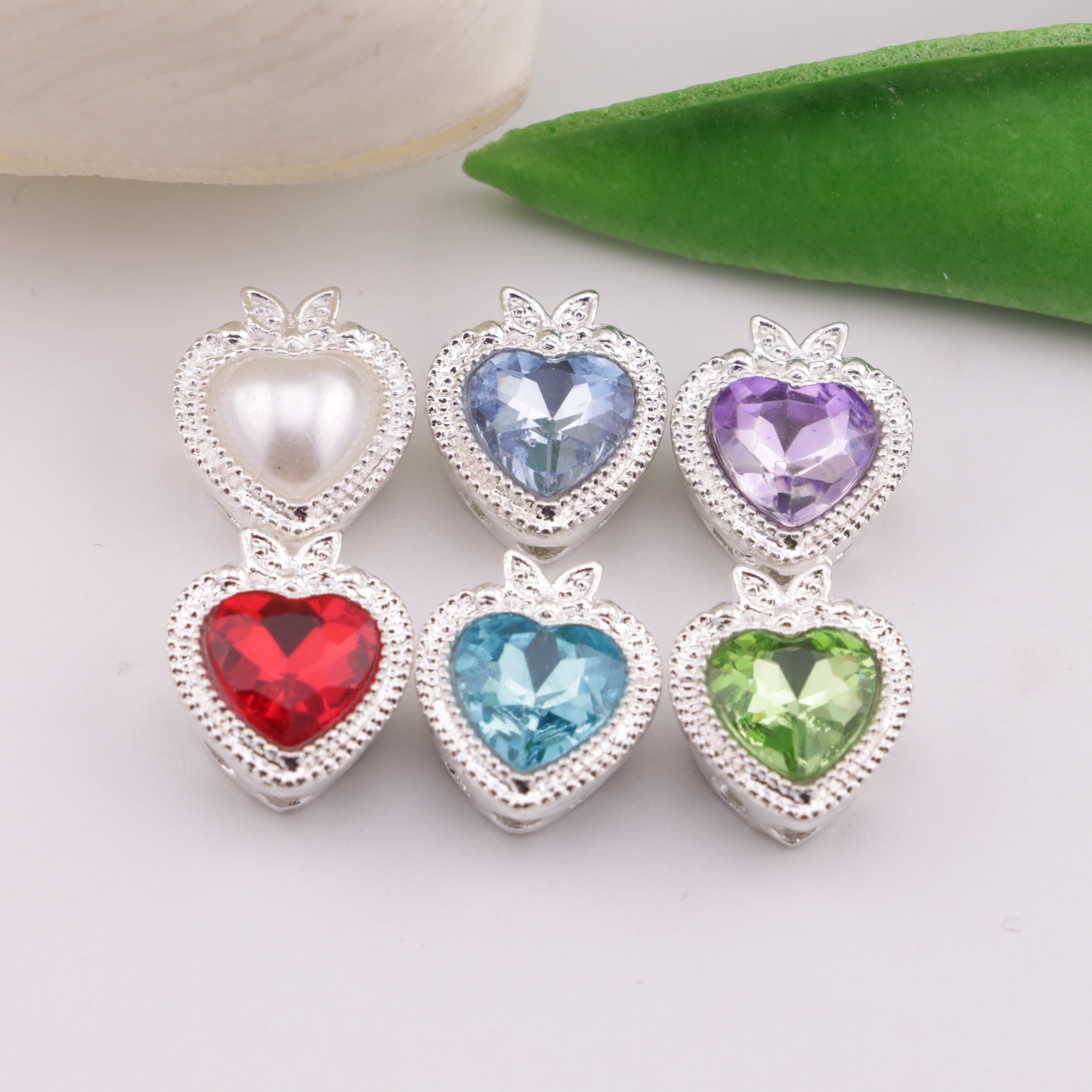 FS6226- Apple 6 Alloy Beads (Not Pen-Passable)