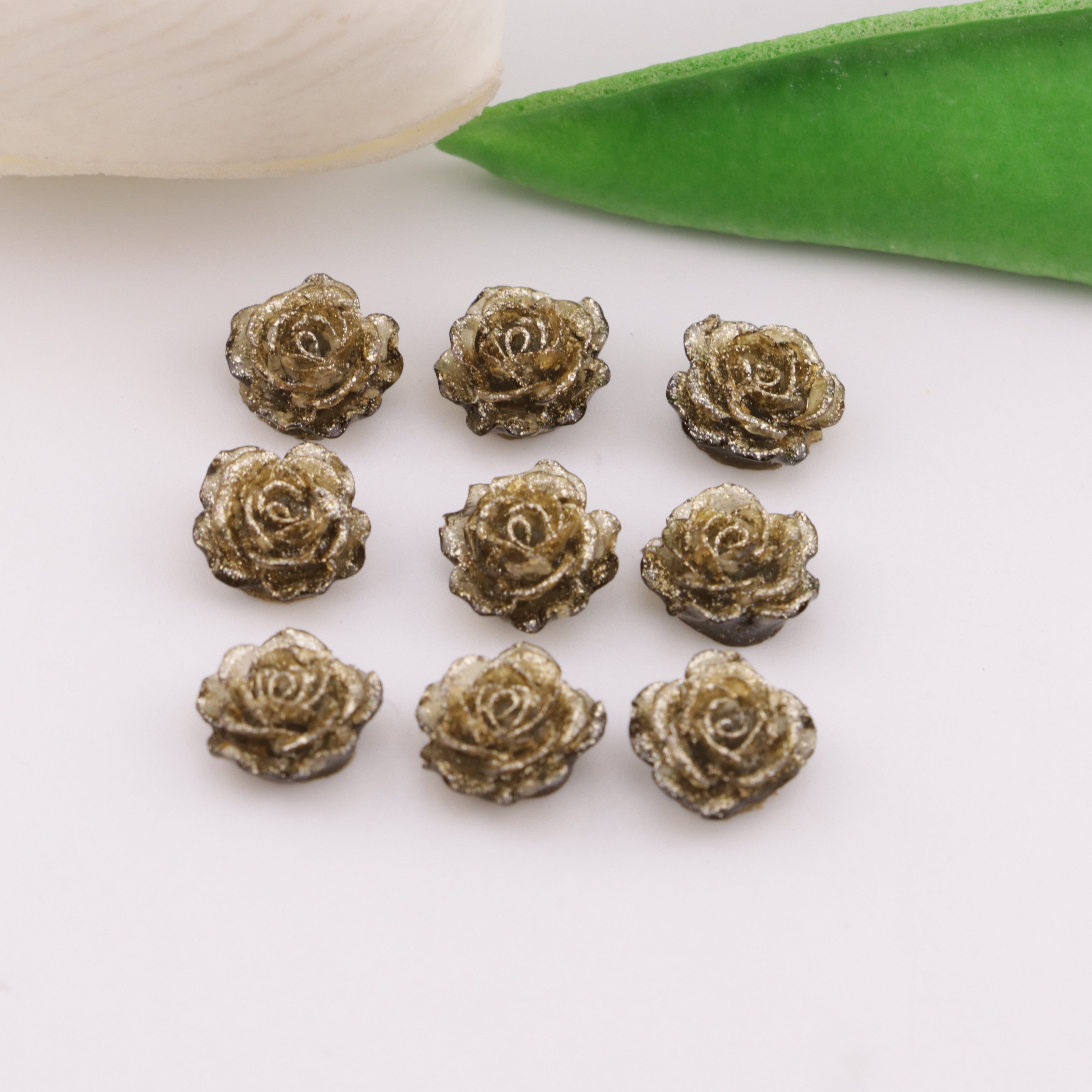 FS6262- 10mm Luminous Flower Charms
