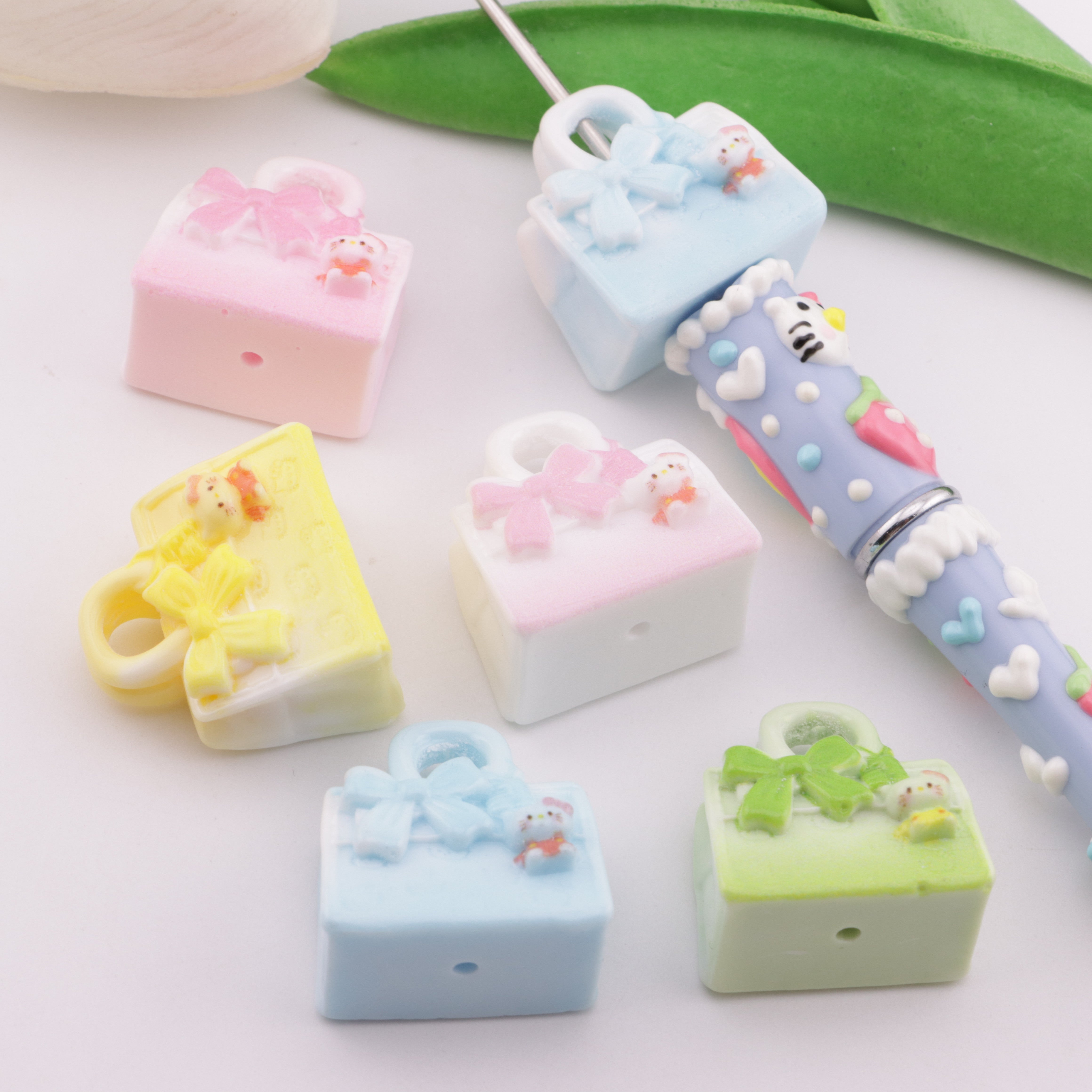 FS6267- Sanrio Bag Resin Beads