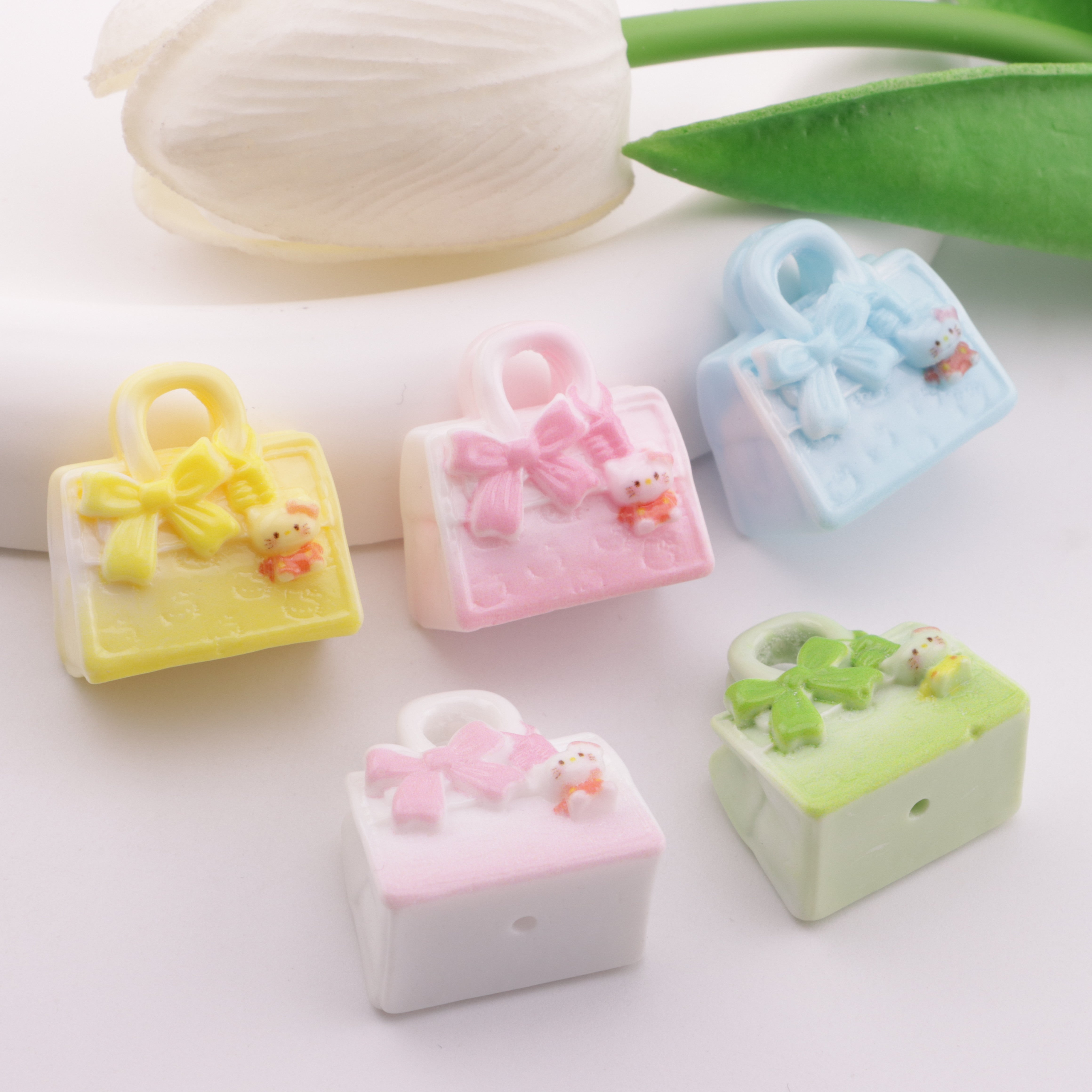FS6267- Sanrio Bag Resin Beads