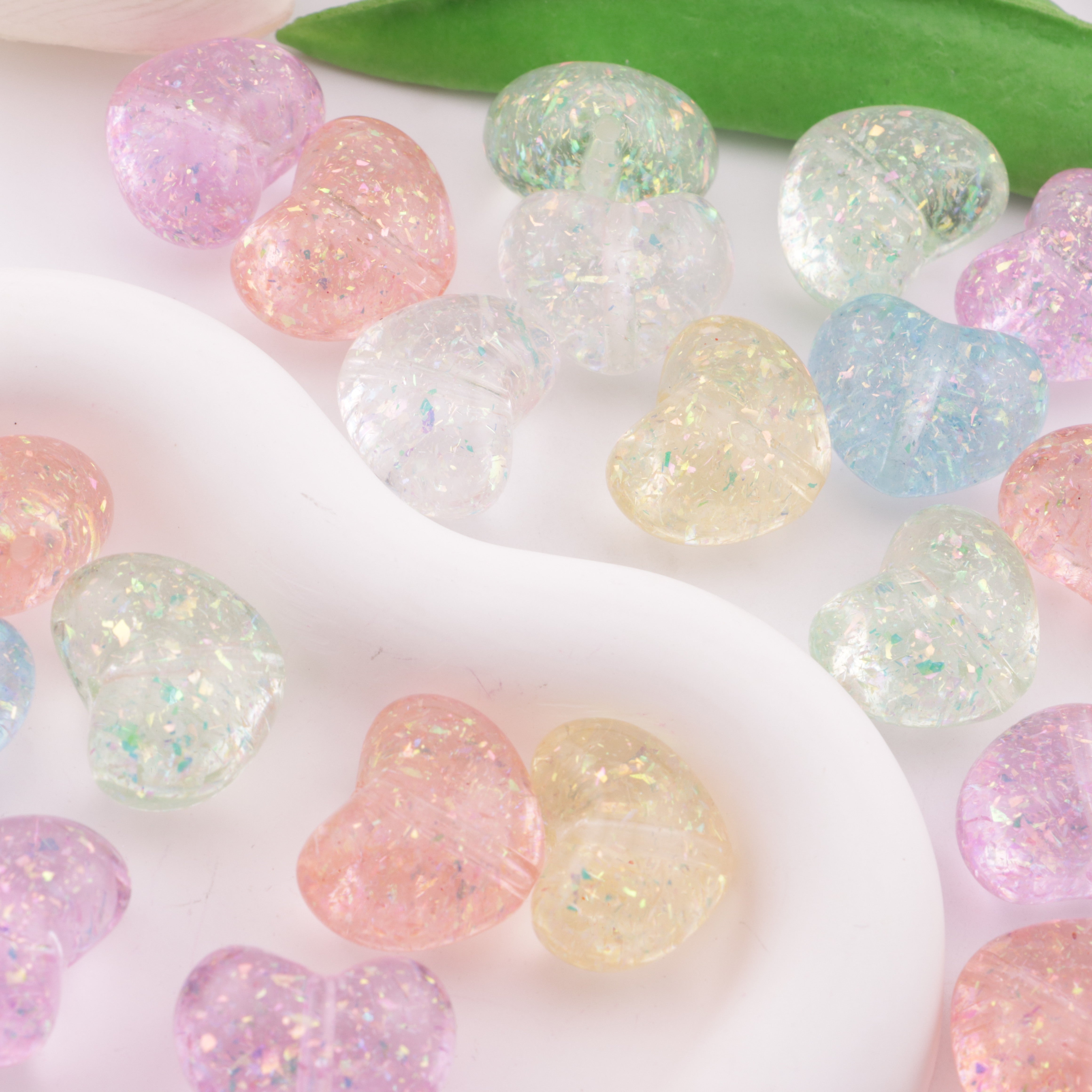 FS6337- 19mm Heart Gold Foil Resin Beads