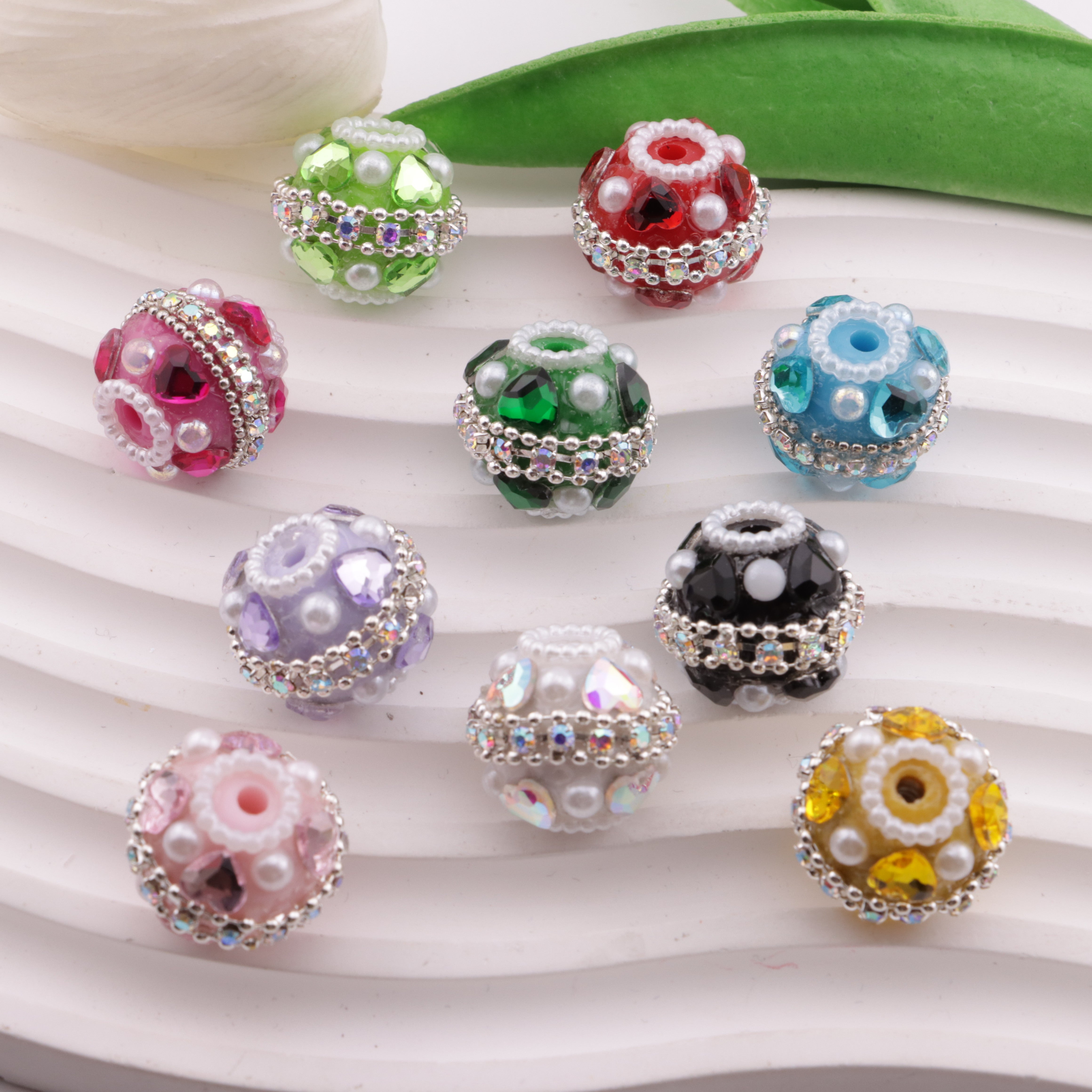 FS6340- 18mm Heart Diamonds Fancy Beads, Heart-Shaped Diamond-Embellished Round Beads