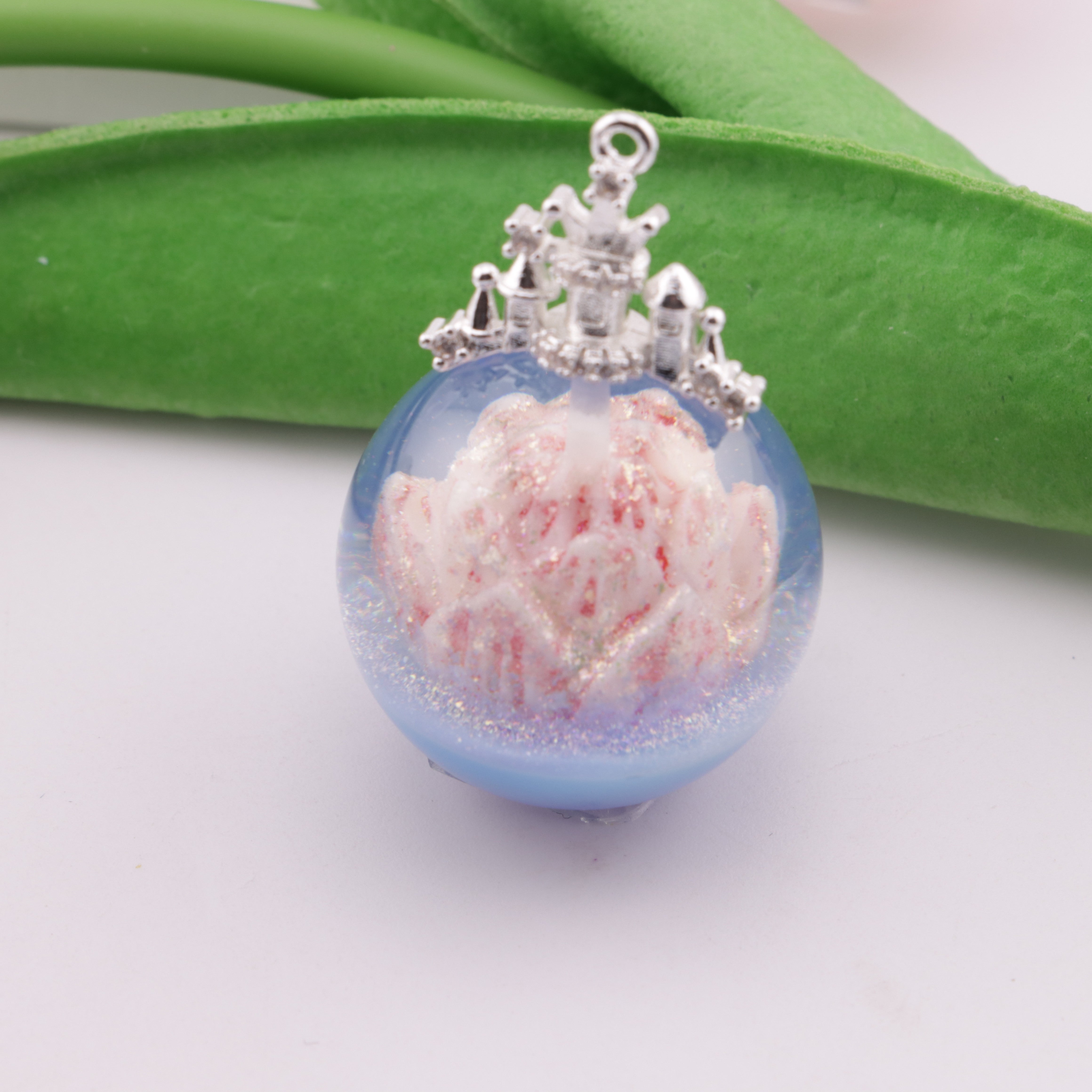 FS6243- 30mm Glow-in-the-Dark Lotus Resin Half-Hole Beads