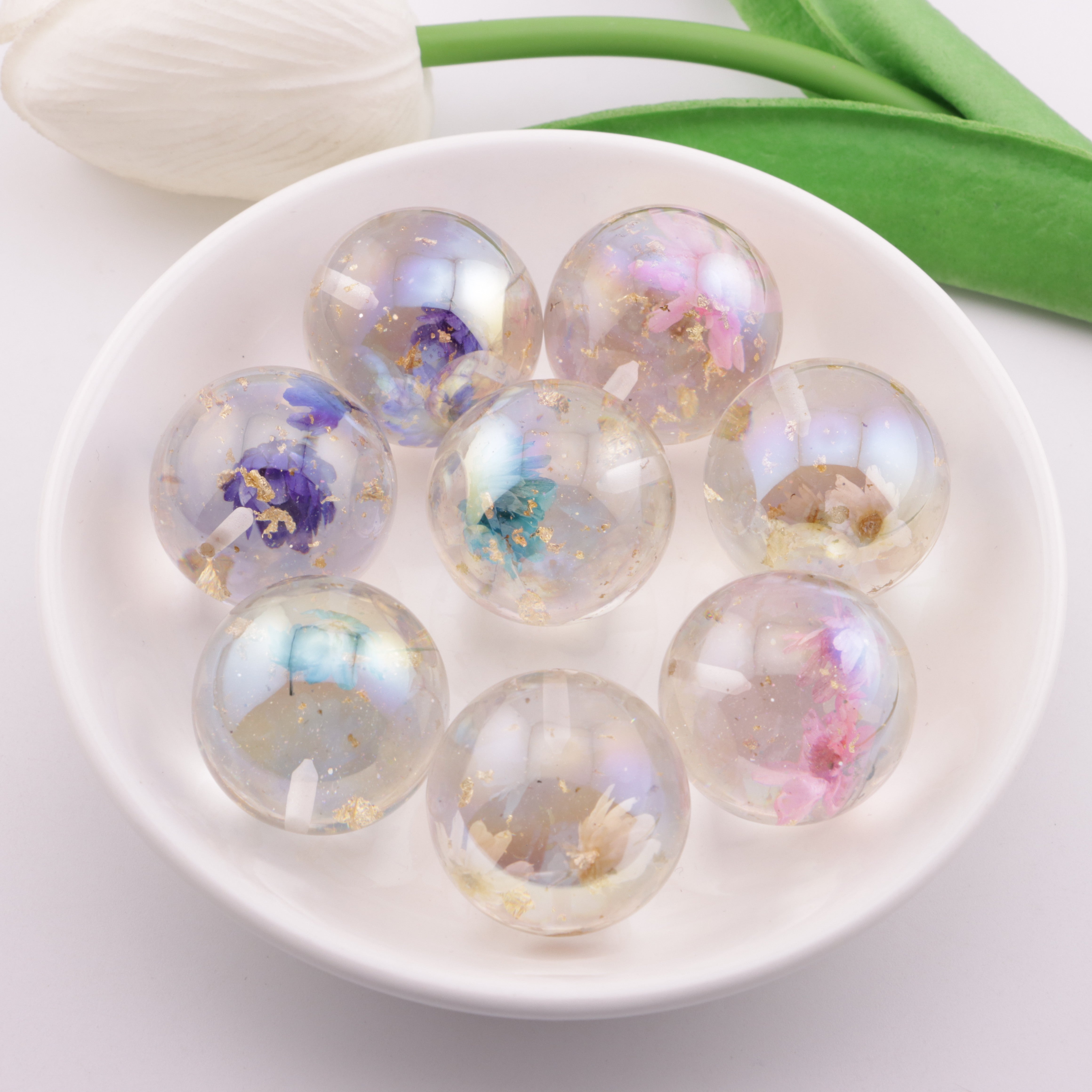 FS6244- 30mm Gold Foil Dried Flower Semi-Hole Resin Beads