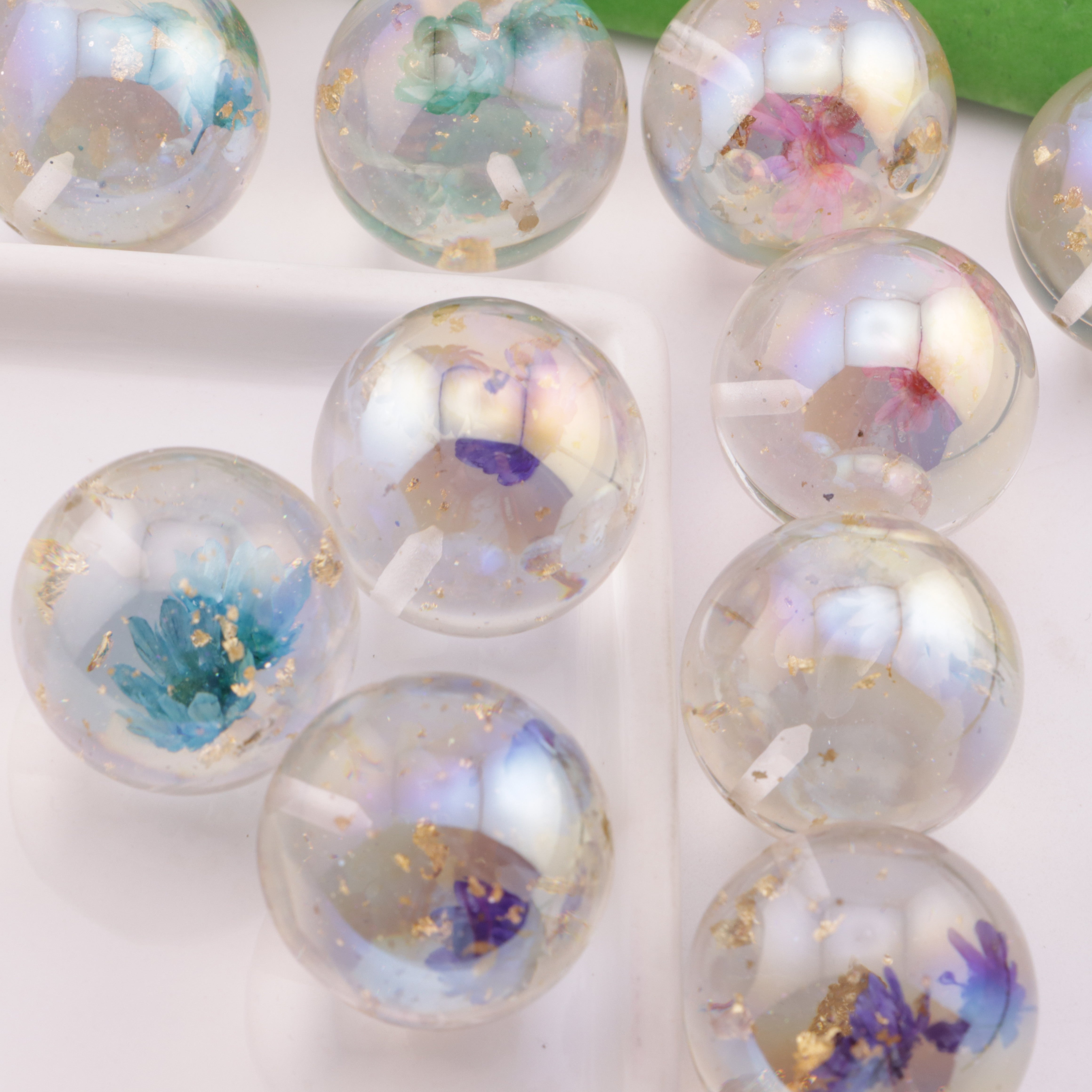 FS6244- 30mm Gold Foil Dried Flower Semi-Hole Resin Beads