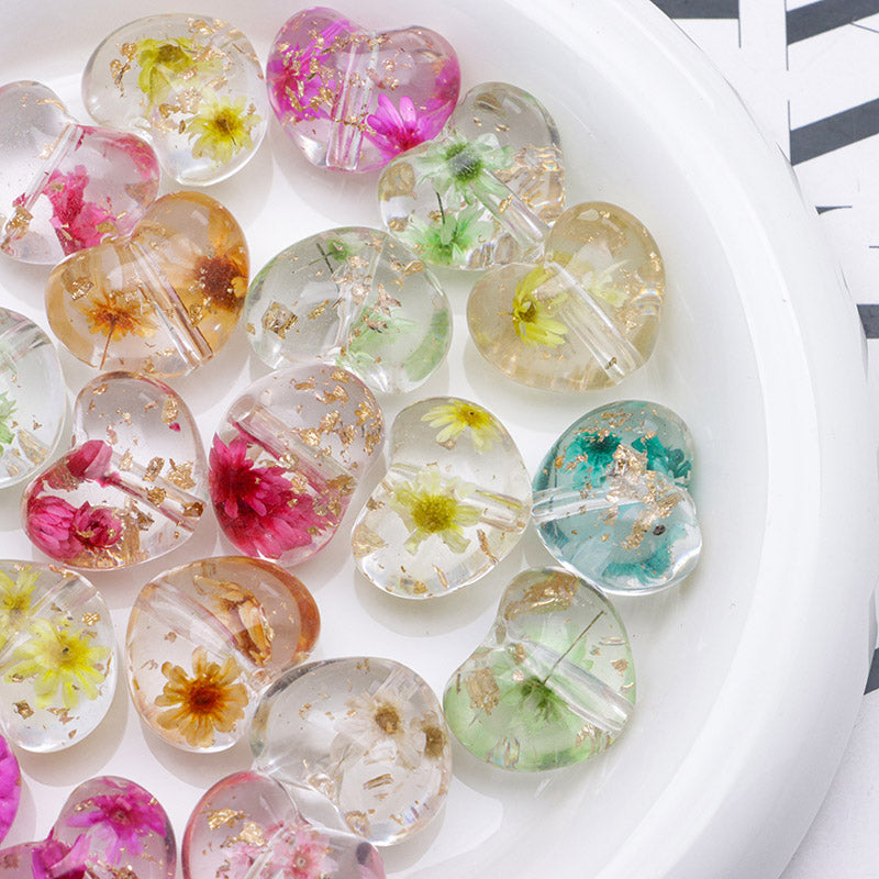 FS4262- Loving - Heart Dried - Flower Resin Beads 20mm
