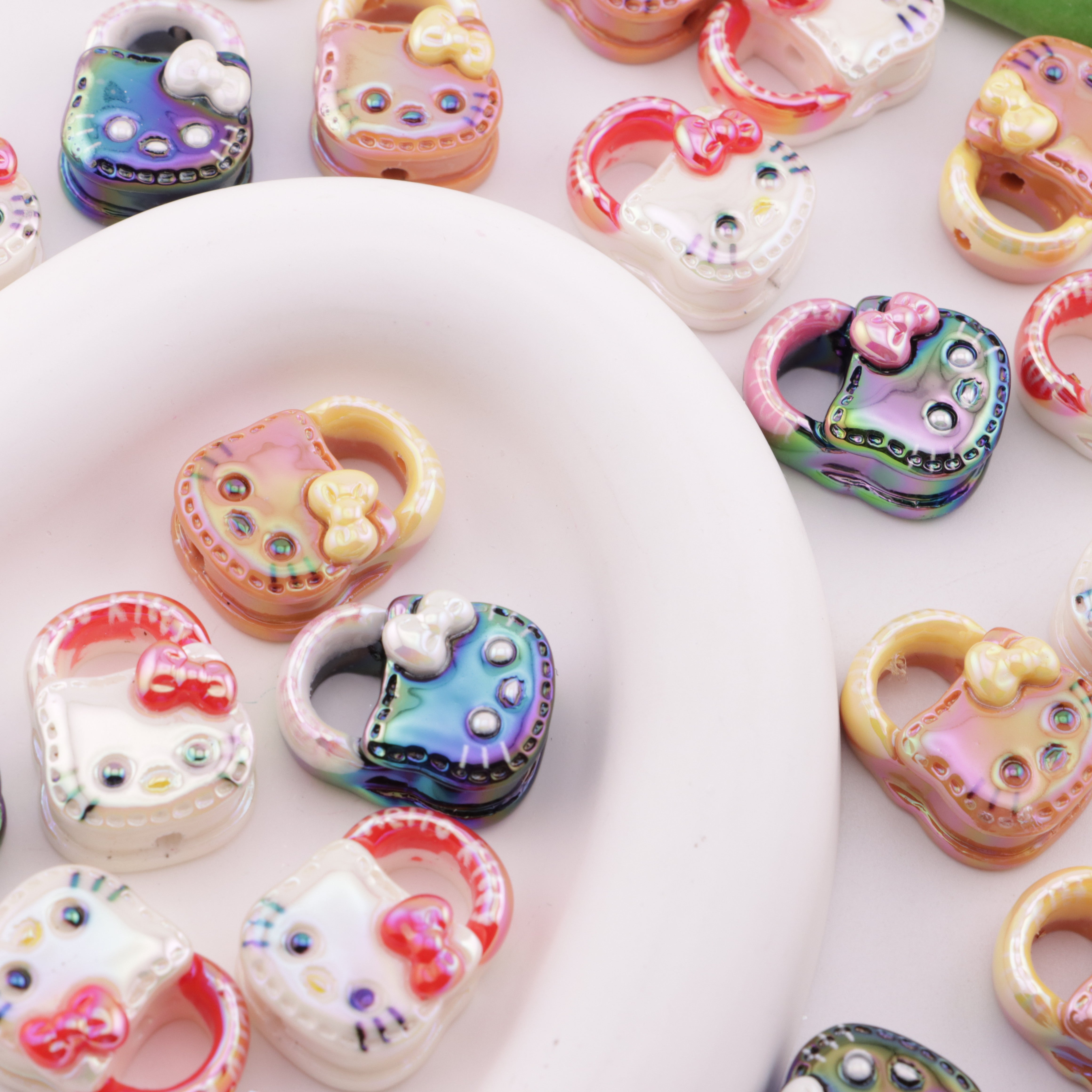 FS6360- 22×17×10 Mm HK Resin Beads Through-Hole
