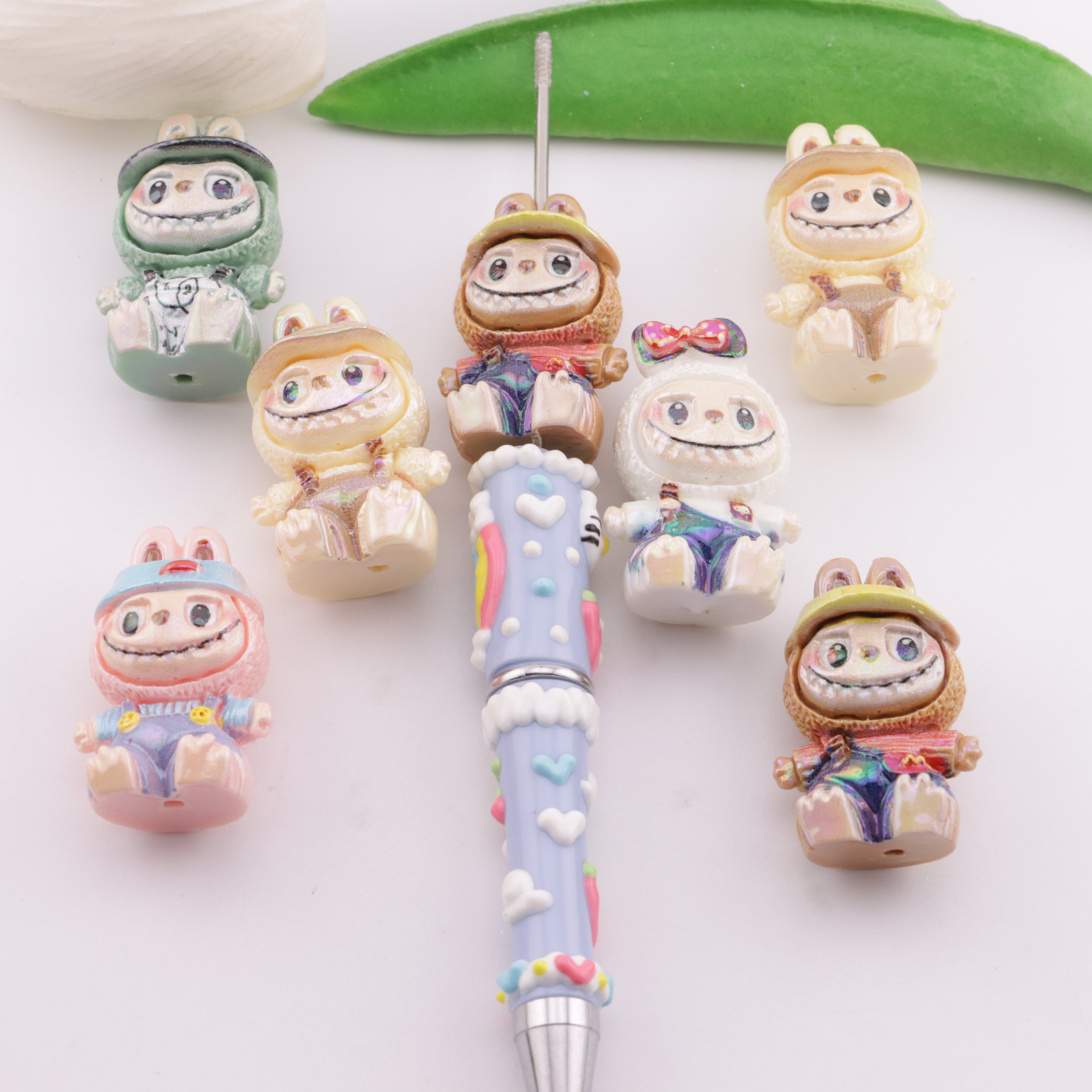 FS6362- Sitting Posture Pulling Bububu Resin Beads Through Holes