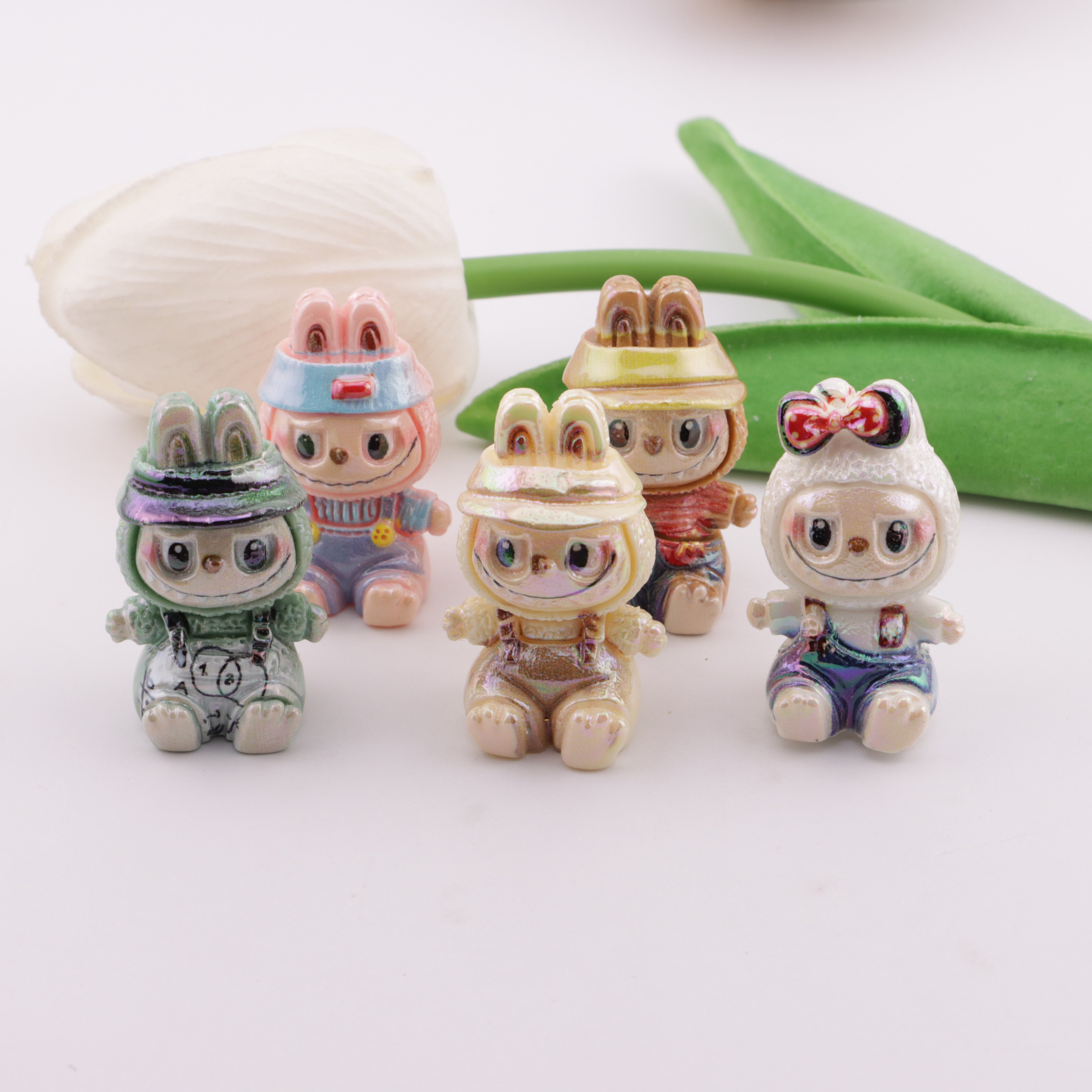 FS6362- Sitting Posture Pulling Bububu Resin Beads Through Holes