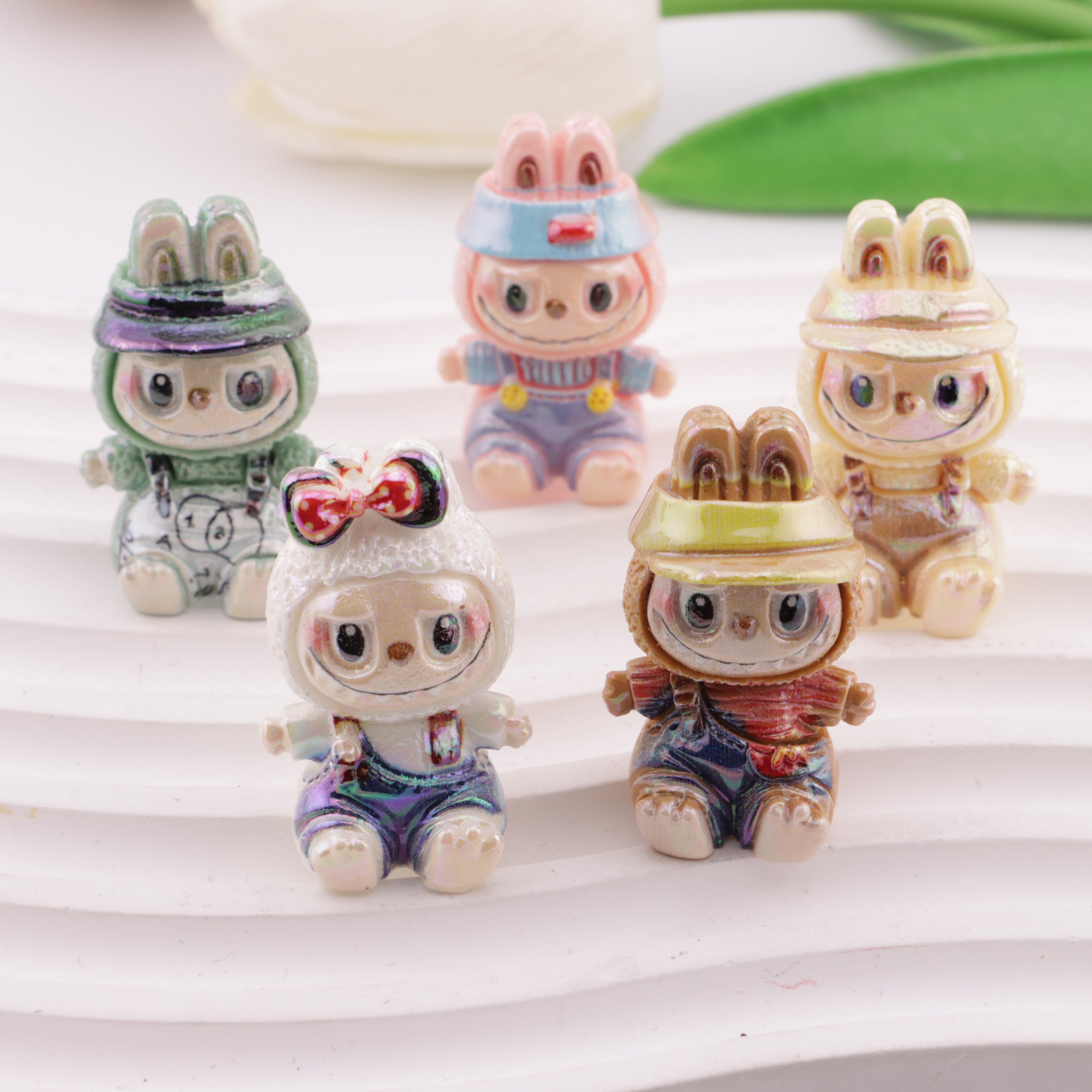 FS6362- Sitting Posture Pulling Bububu Resin Beads Through Holes