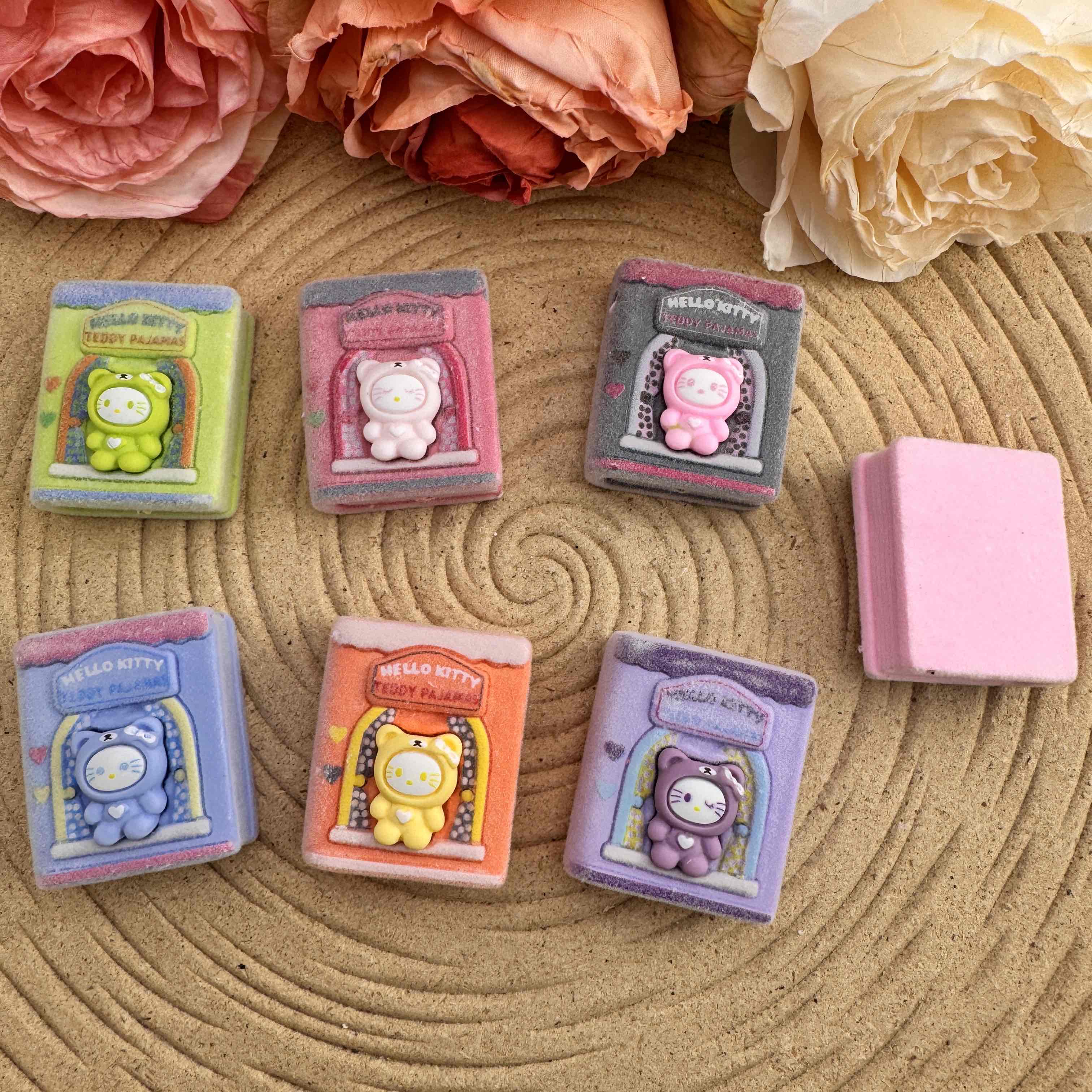 FS10071-HK Sanrio Flocked Book Resin Beads For Beadable Pens Keychain Making