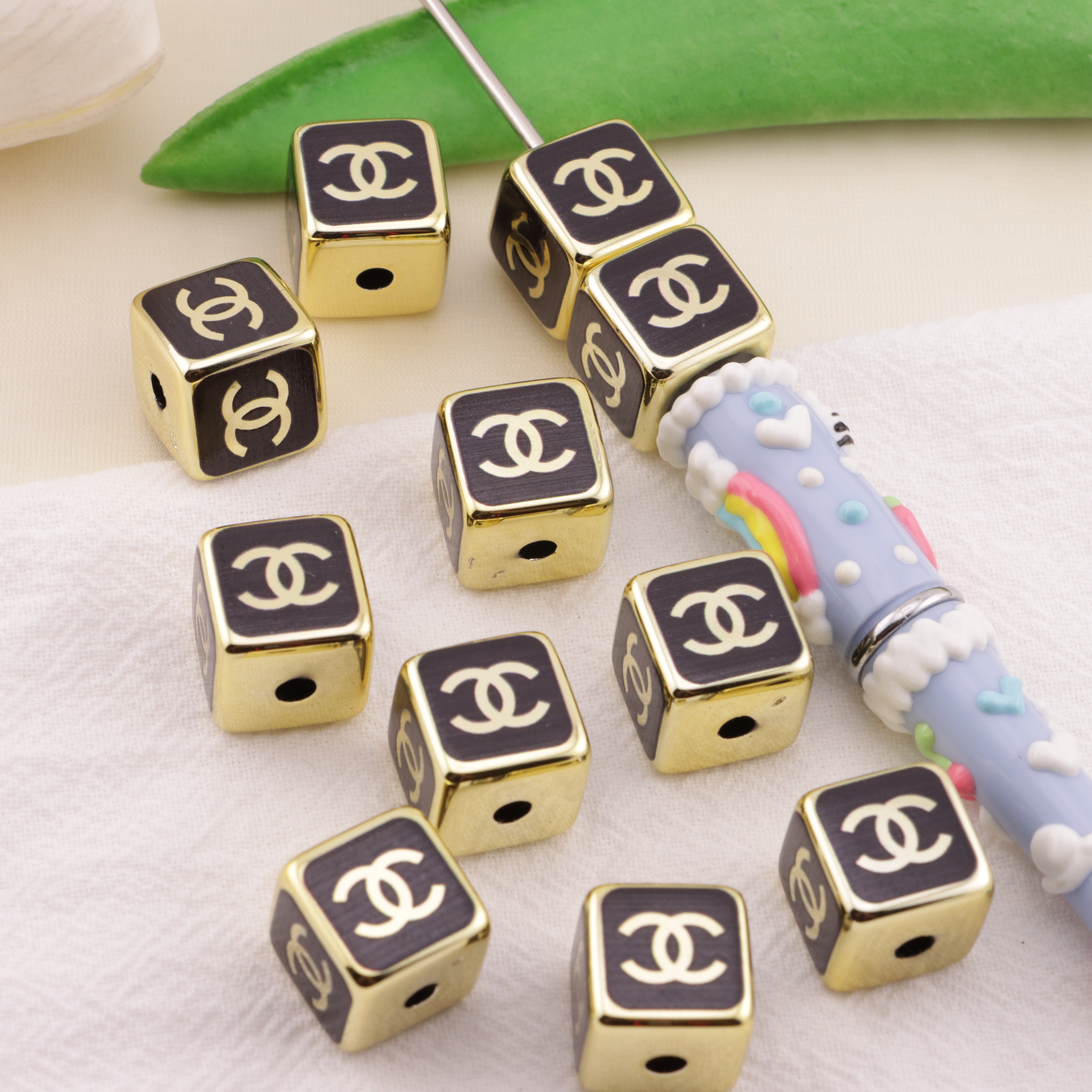 FS6425- 16Mm Acrylic CC Cube Beads Zoe's DIY Shop