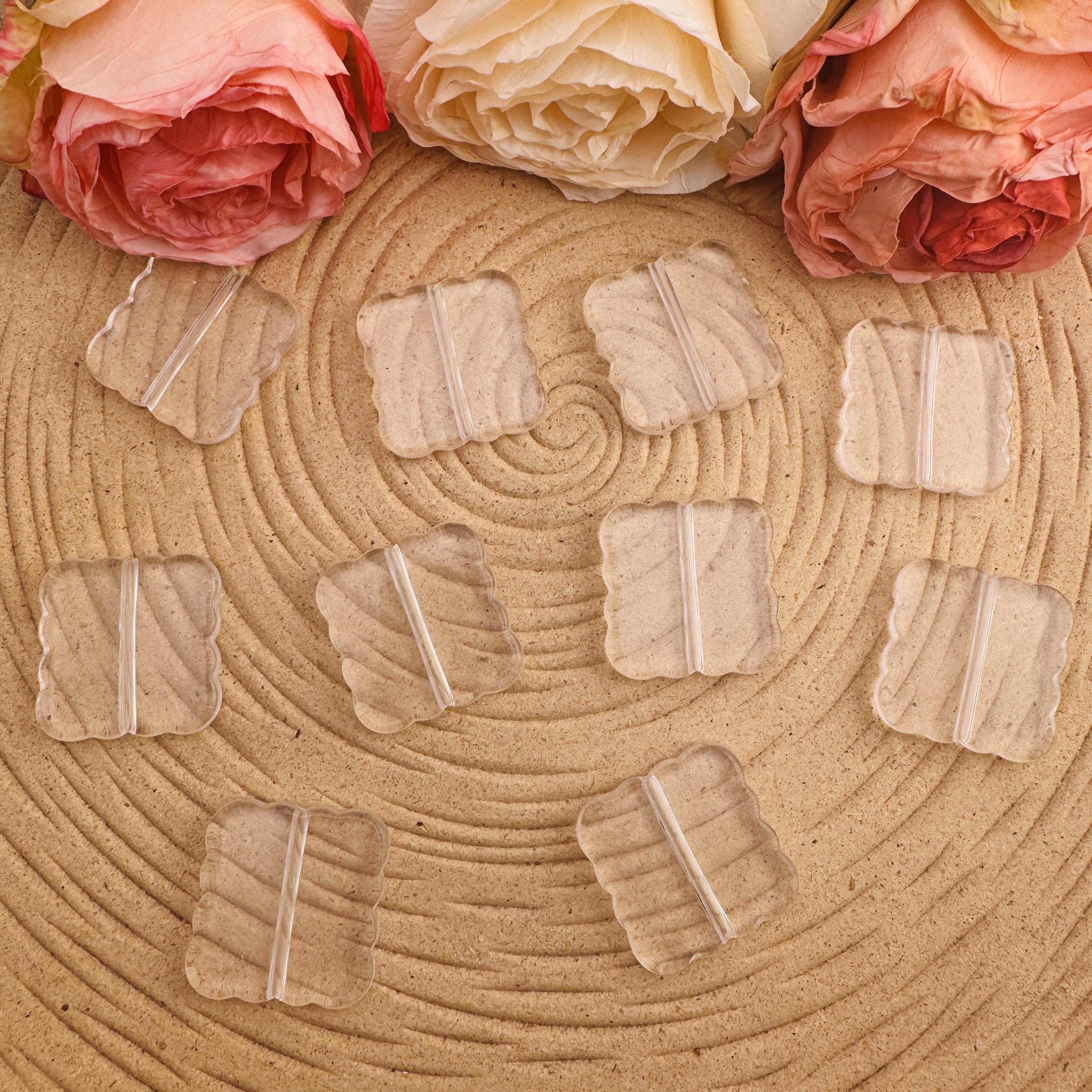 FS10157-About 32mm Wavy Square Clear Based Beads