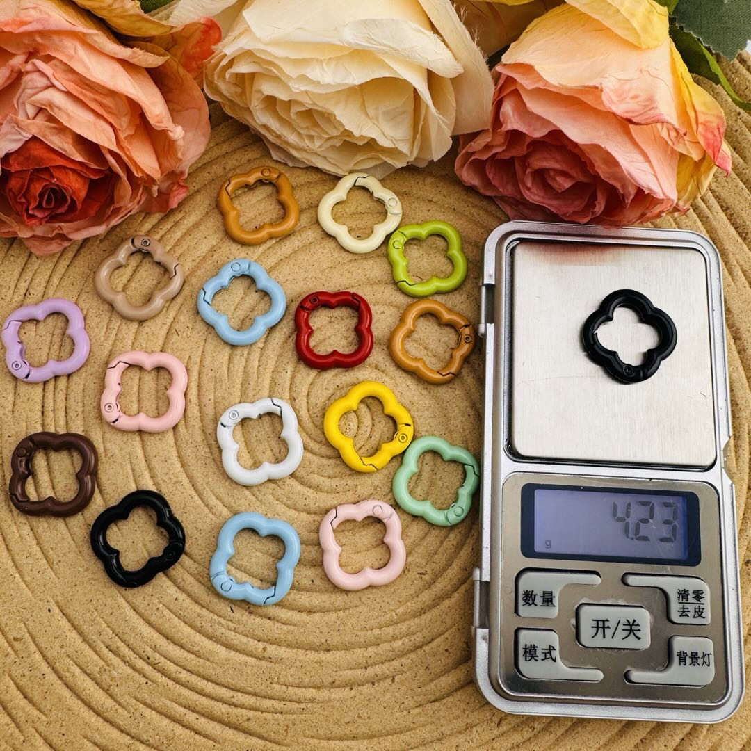 FS10175-Approximately 21mm Four-Leaf Clover Mixed Color Keychain