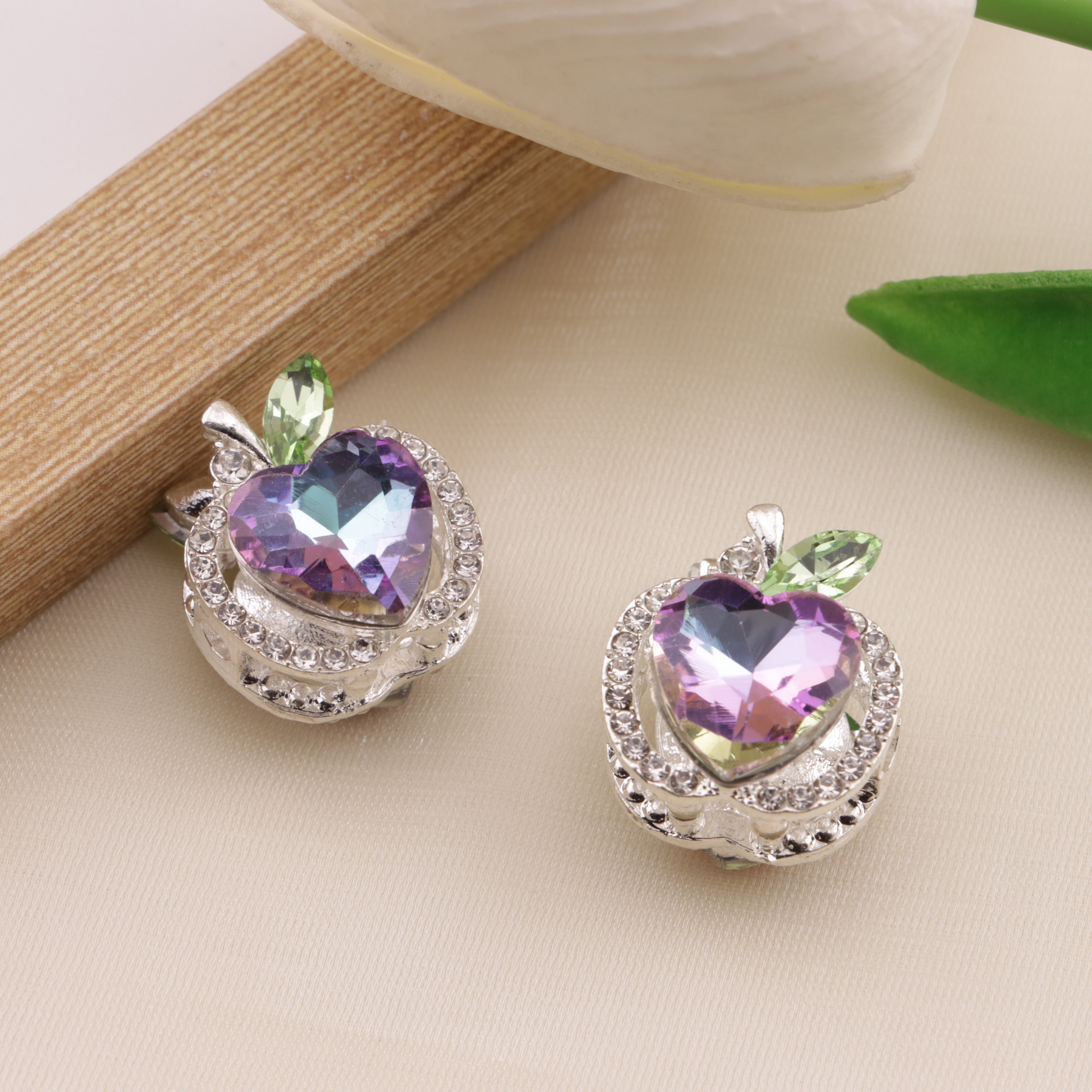 FS6493- Approximately 1.7×2×1.6Cm Apple Four-Way Alloy Beads Zoe's DIY Shop