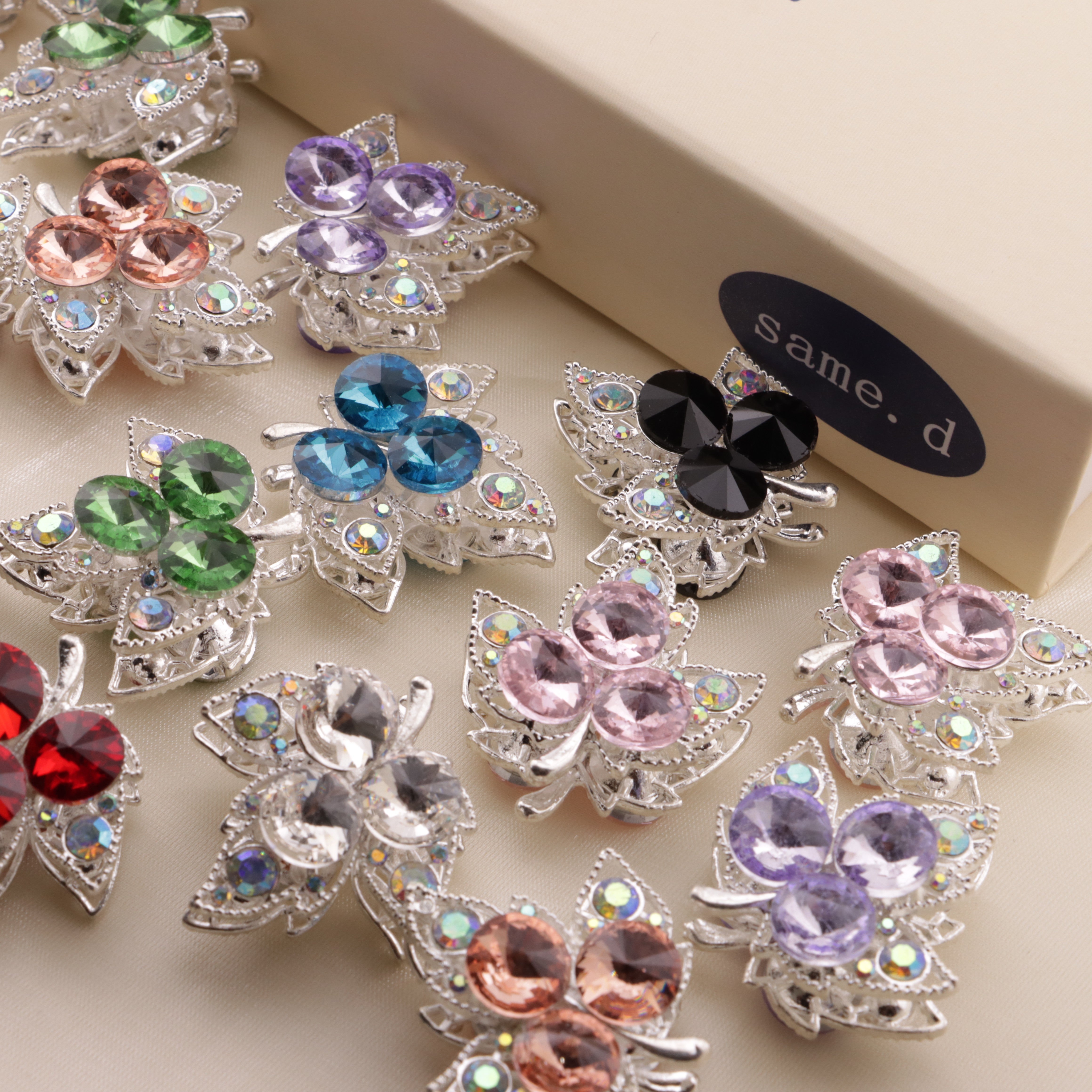 FS6487- Approximately 3.4×3.1×1.8Cm Double-Sided Three-Dimensional Maple Leaf Alloy Beads Zoe's DIY Shop