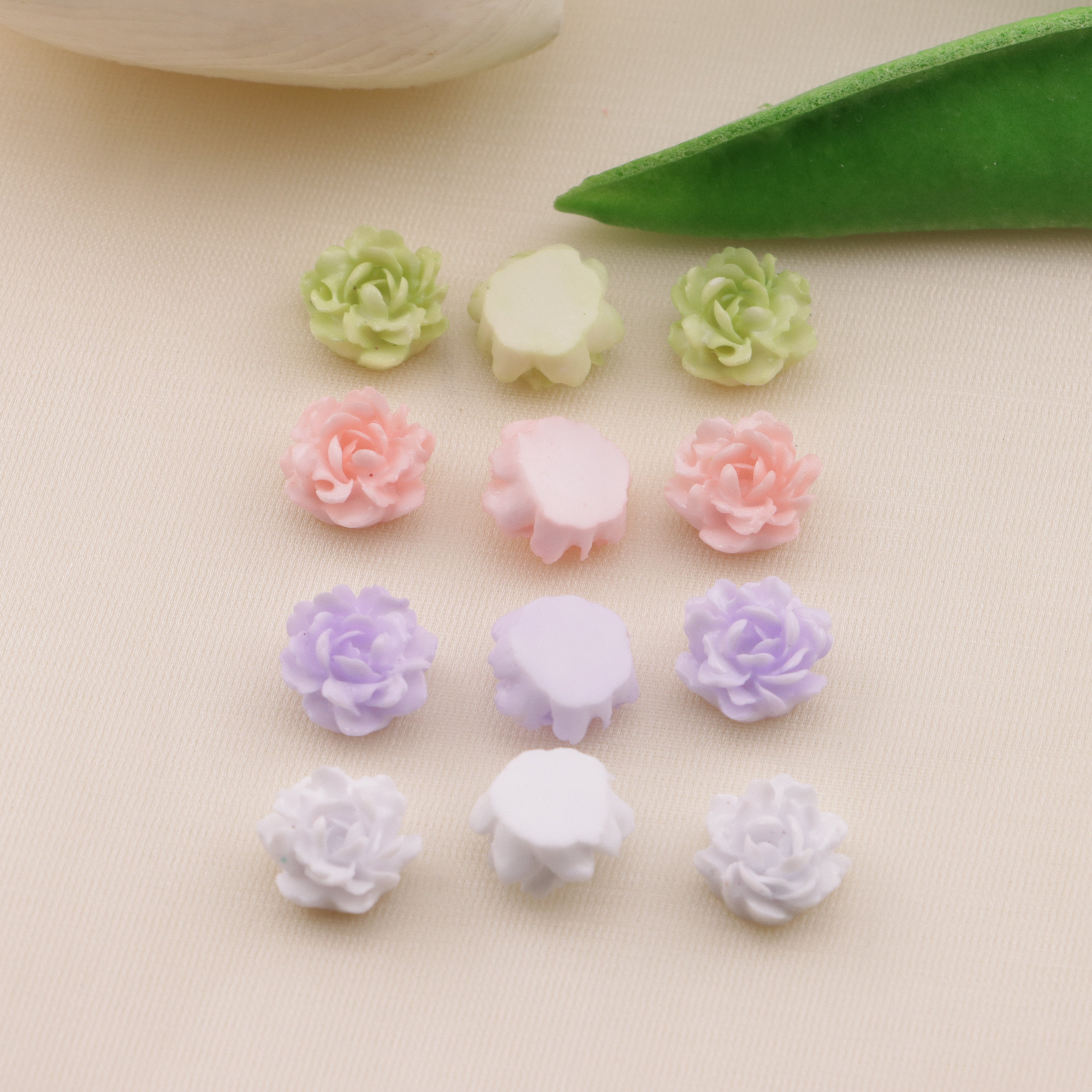 FS6562- 10Mm Tie-Dye Luminous Small Flower Charms Zoe's DIY Shop