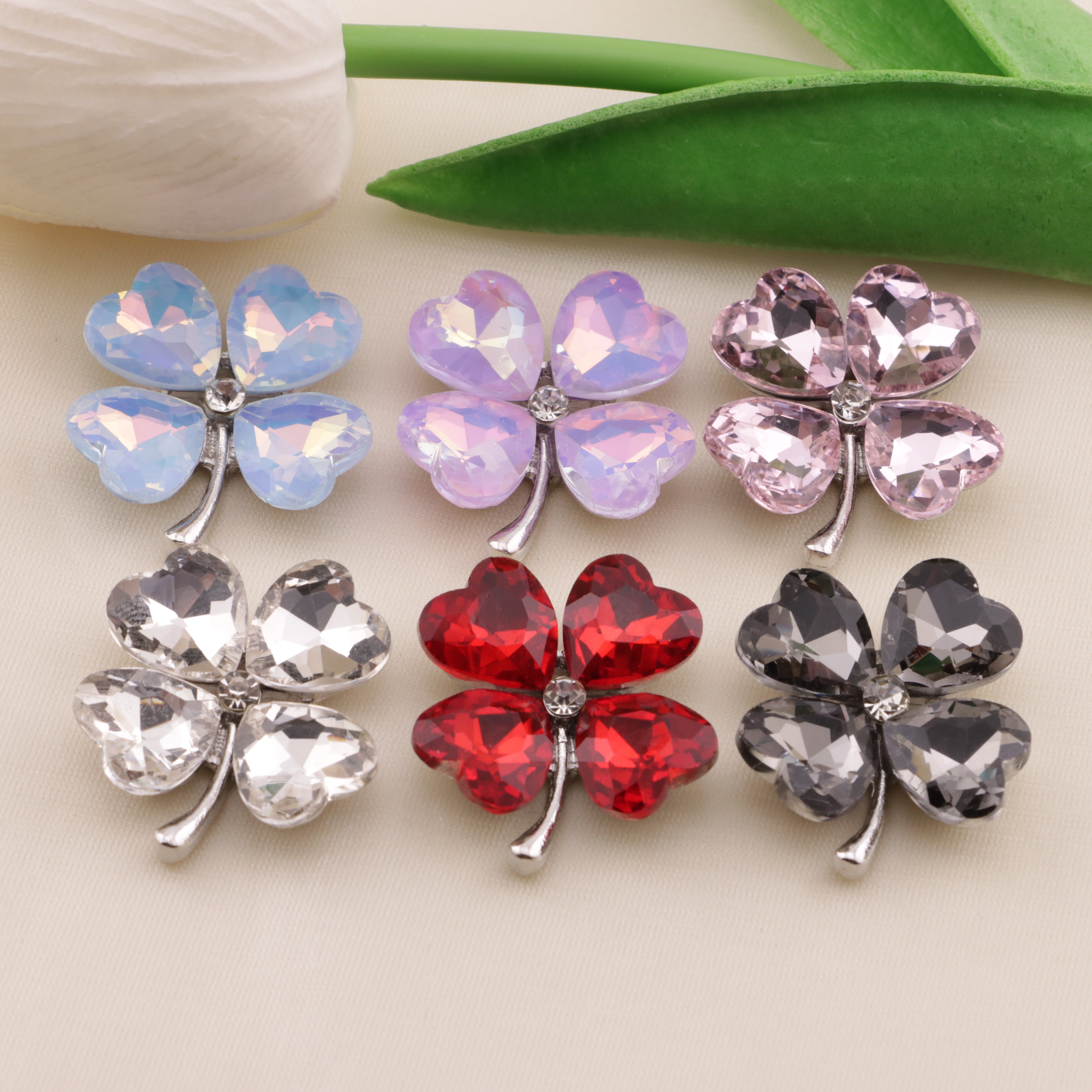 FS6584- 28mm Heart Four-Leaf Clover Alloy Charms Ai Xin Si Ye Cao He Jin Tie Pian Zoe's DIY Shop