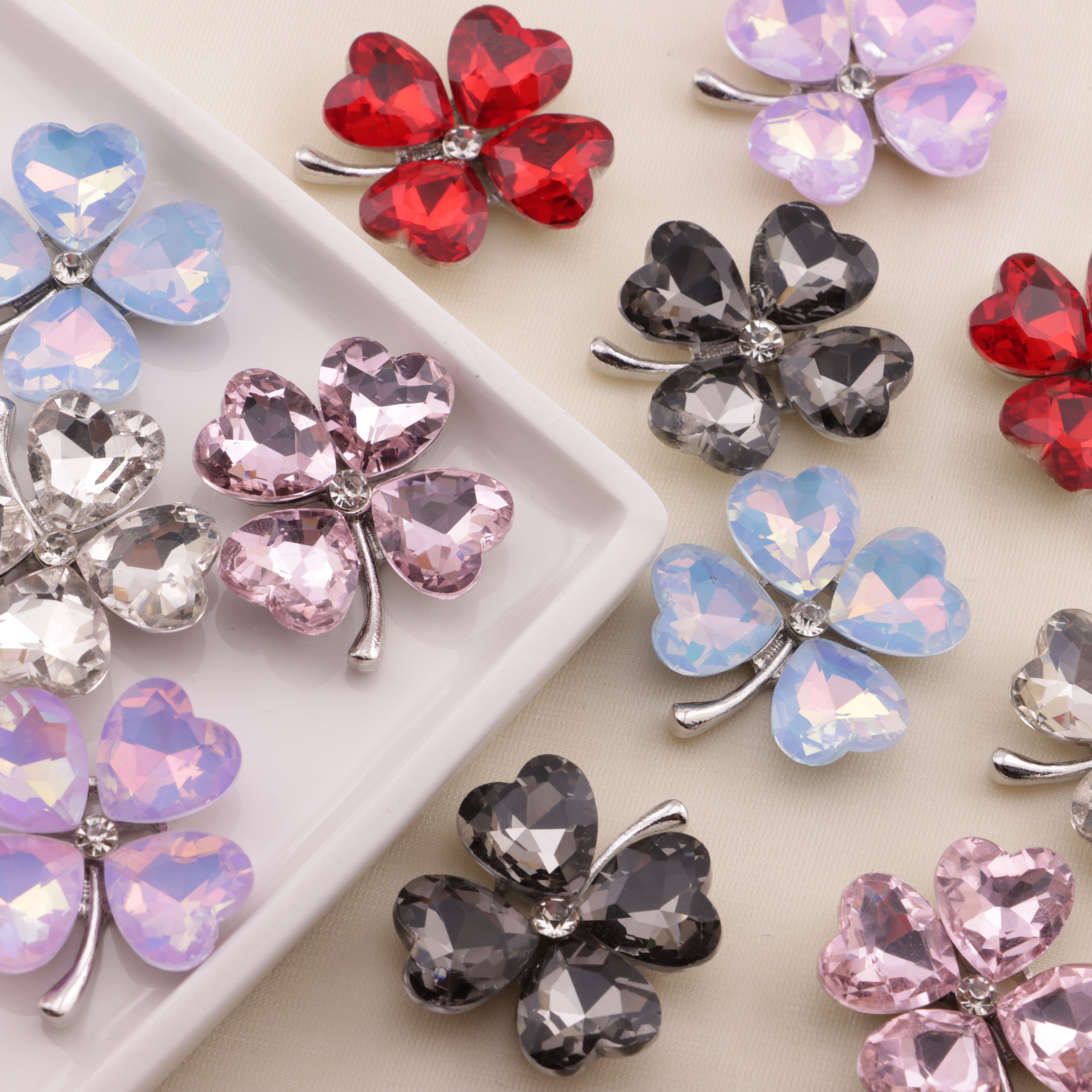 FS6584- 28mm Heart Four-Leaf Clover Alloy Charms Ai Xin Si Ye Cao He Jin Tie Pian Zoe's DIY Shop
