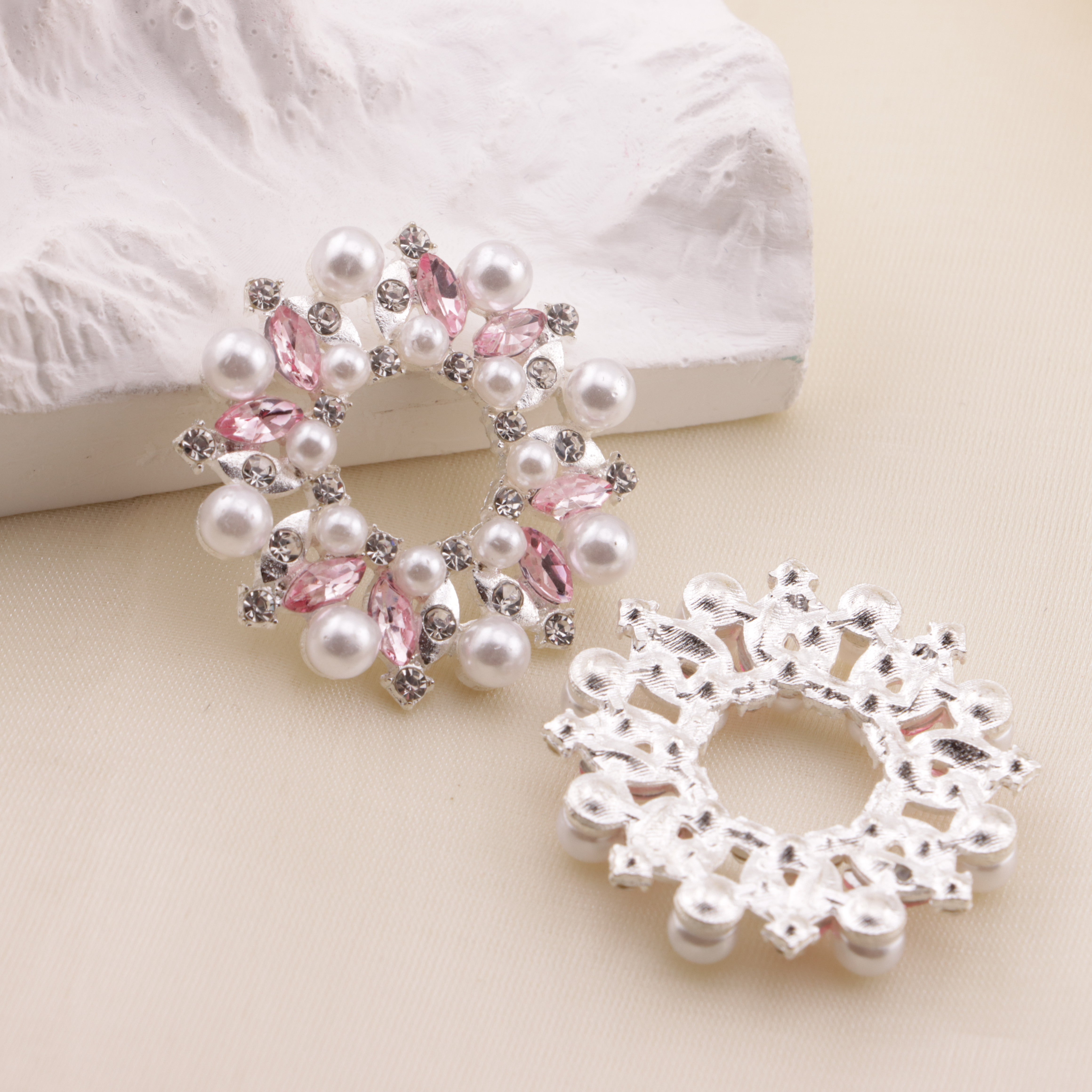FS5267- 33mm Metal Round Flower Frame Charms Zoe's DIY Shop