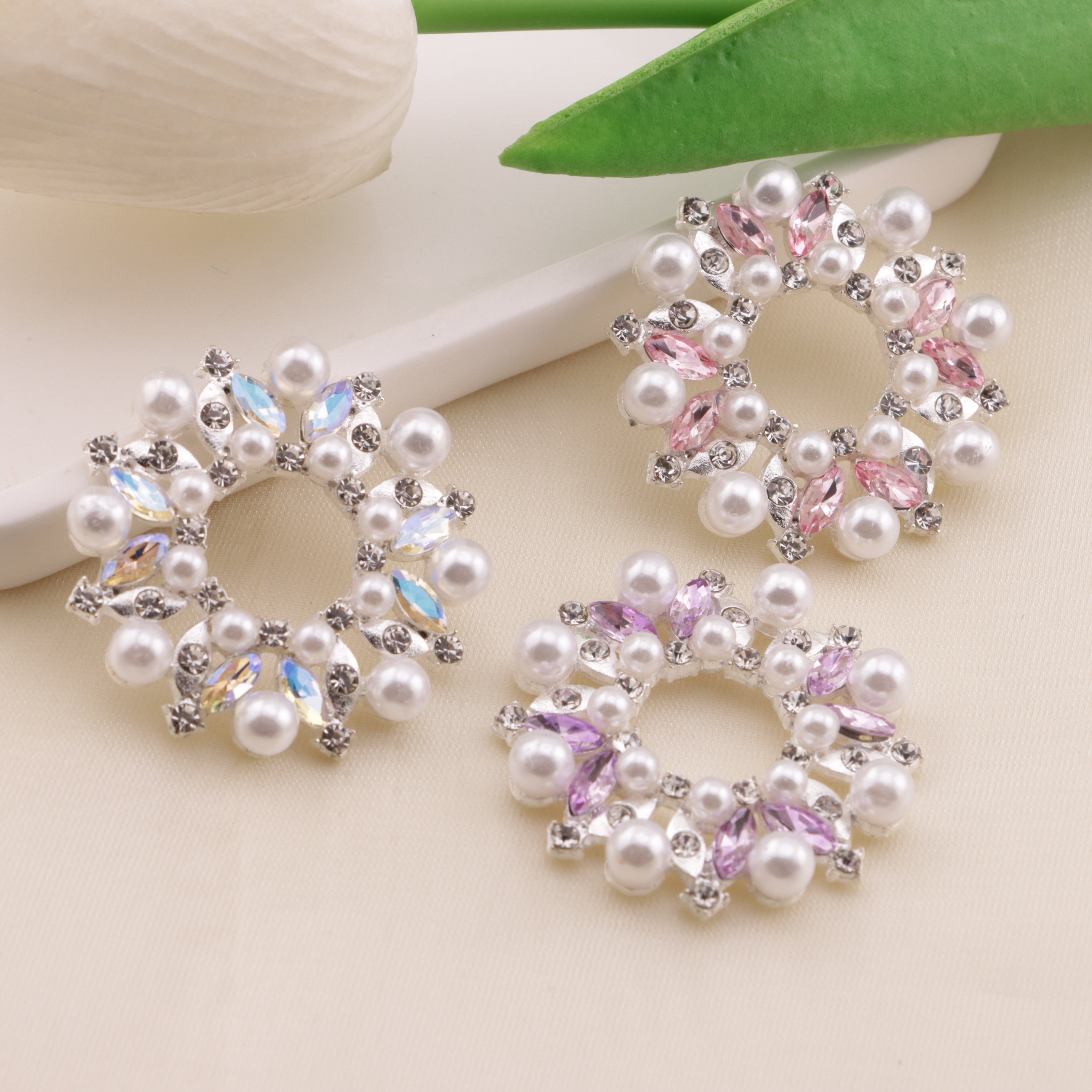 FS5267- 33mm Metal Round Flower Frame Charms Zoe's DIY Shop