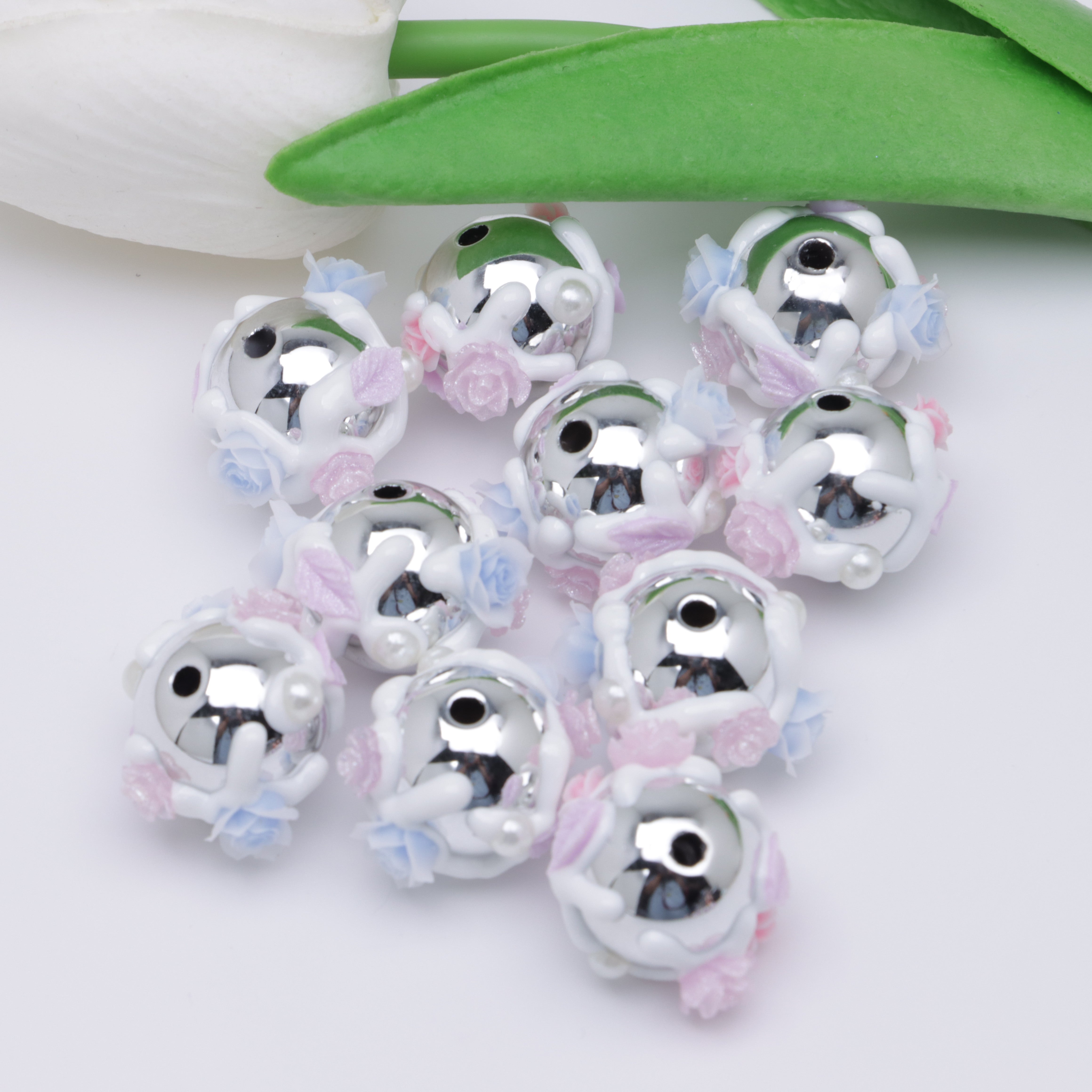 FS3496- 16Mm Silver Hand-Painted Beads