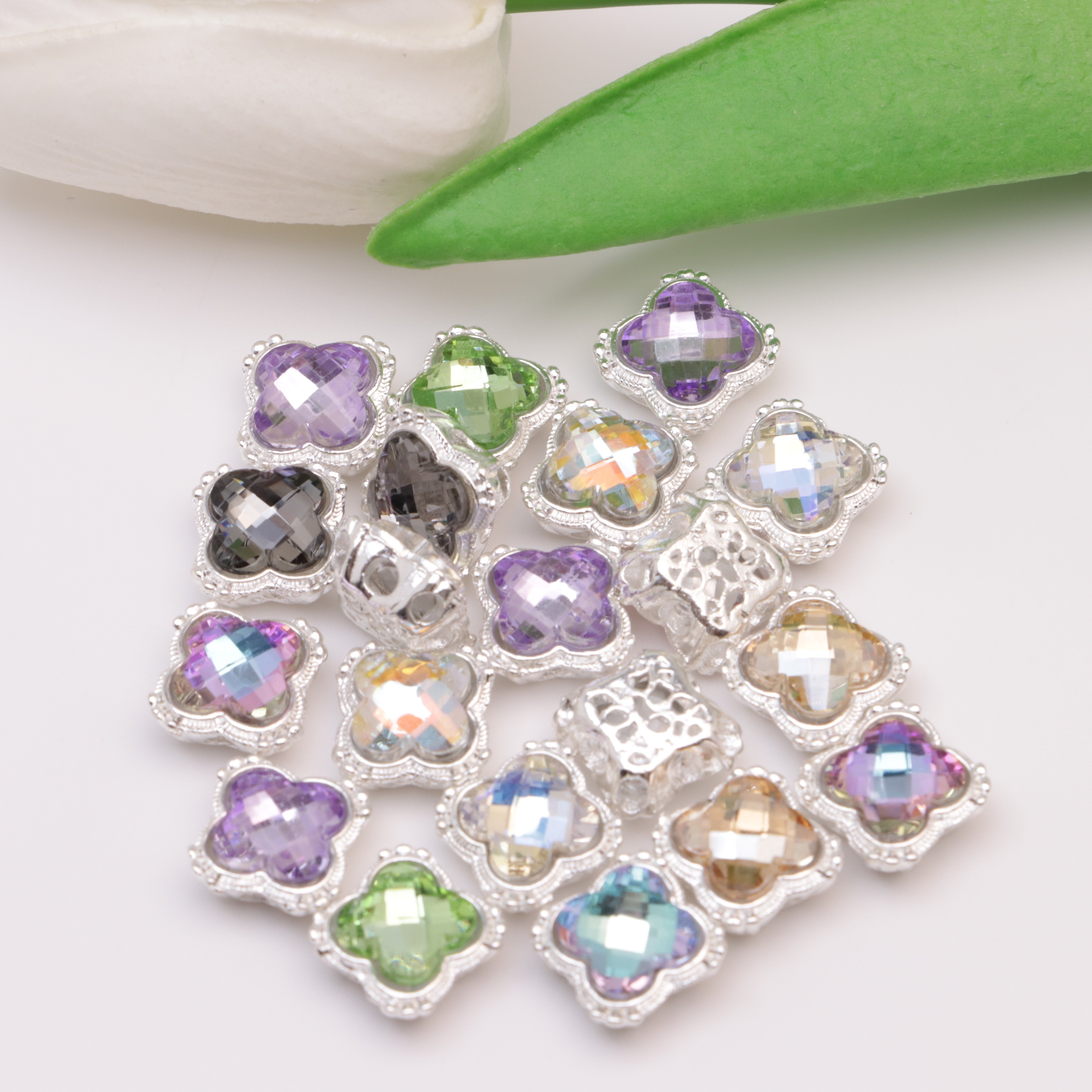 FS5613- 11mm Alloy Diamond-Embedded 8-Hole Beads