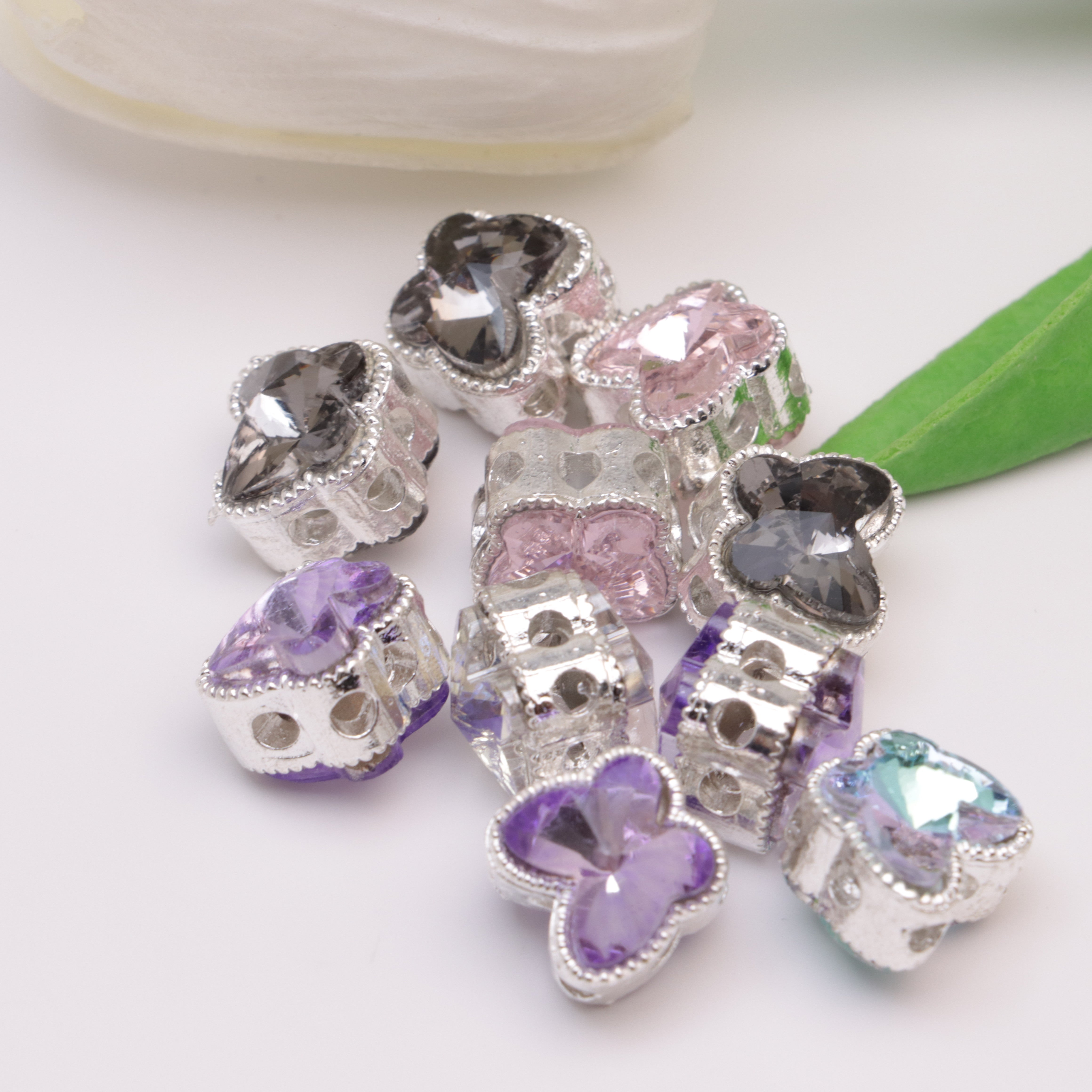 FS5612- 12*11.5Mm Alloy Diamond-Embedded Butterfly 8-Hole Beads