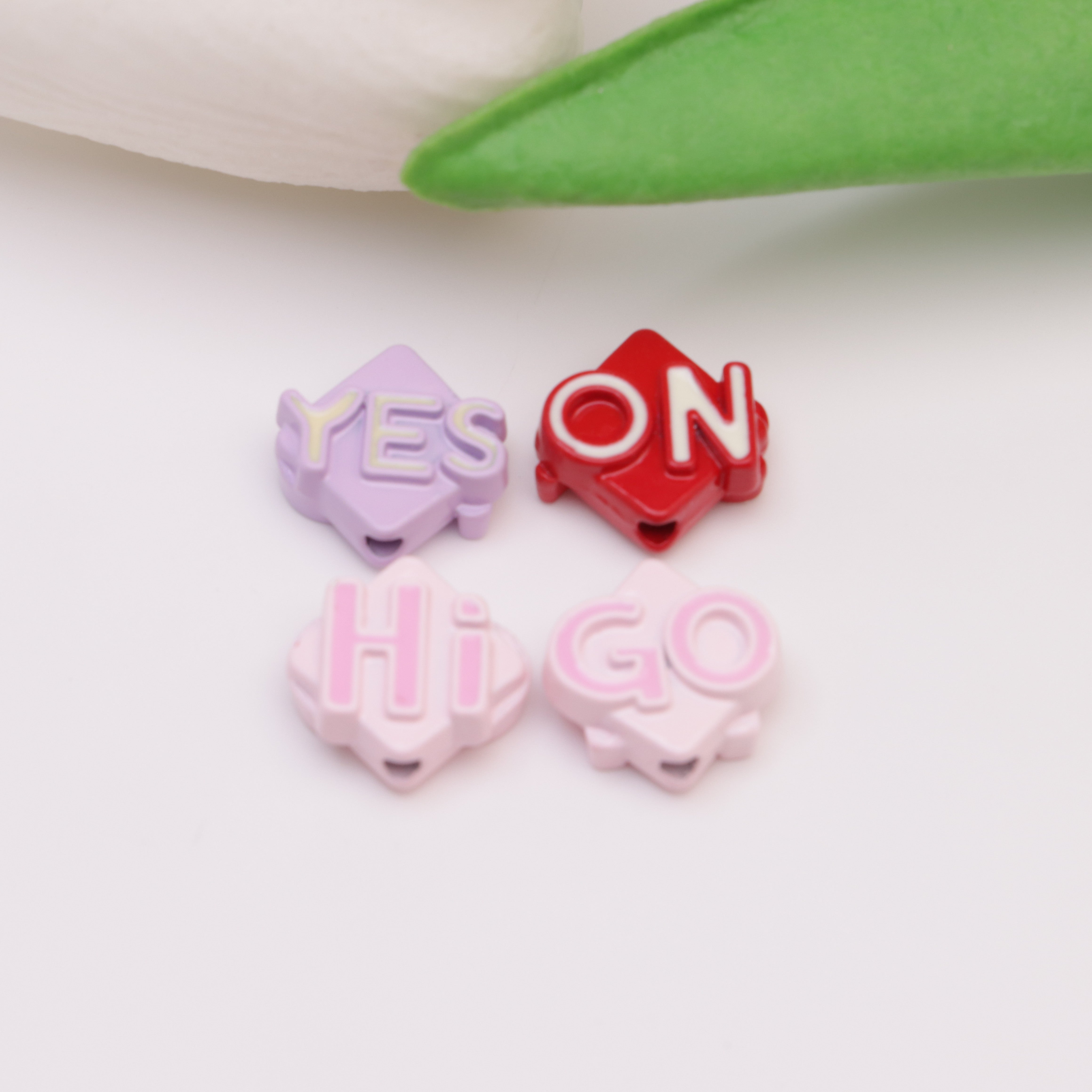 FS1791- 13*13.5mm Hi, Yes, No English Alloy Beads