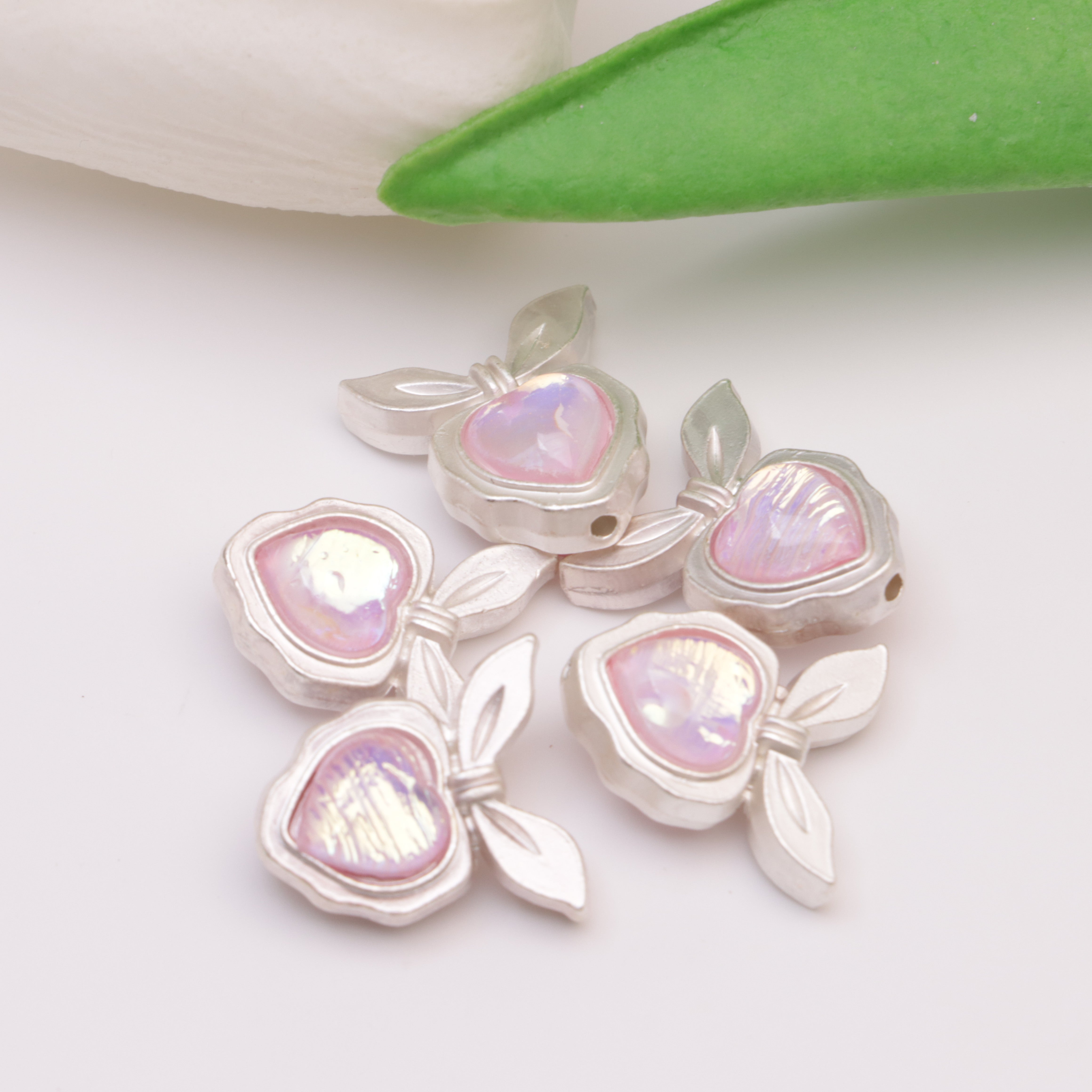 FS4540-17.5*16mm Rabbit Ear Fine-Hole Love Beads   No Fit Pen