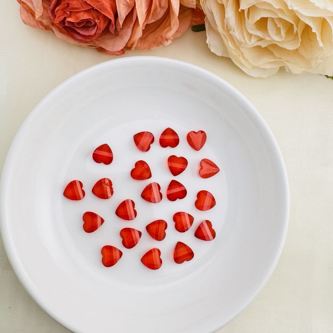 FS10526-8mm Heart Petal Charms