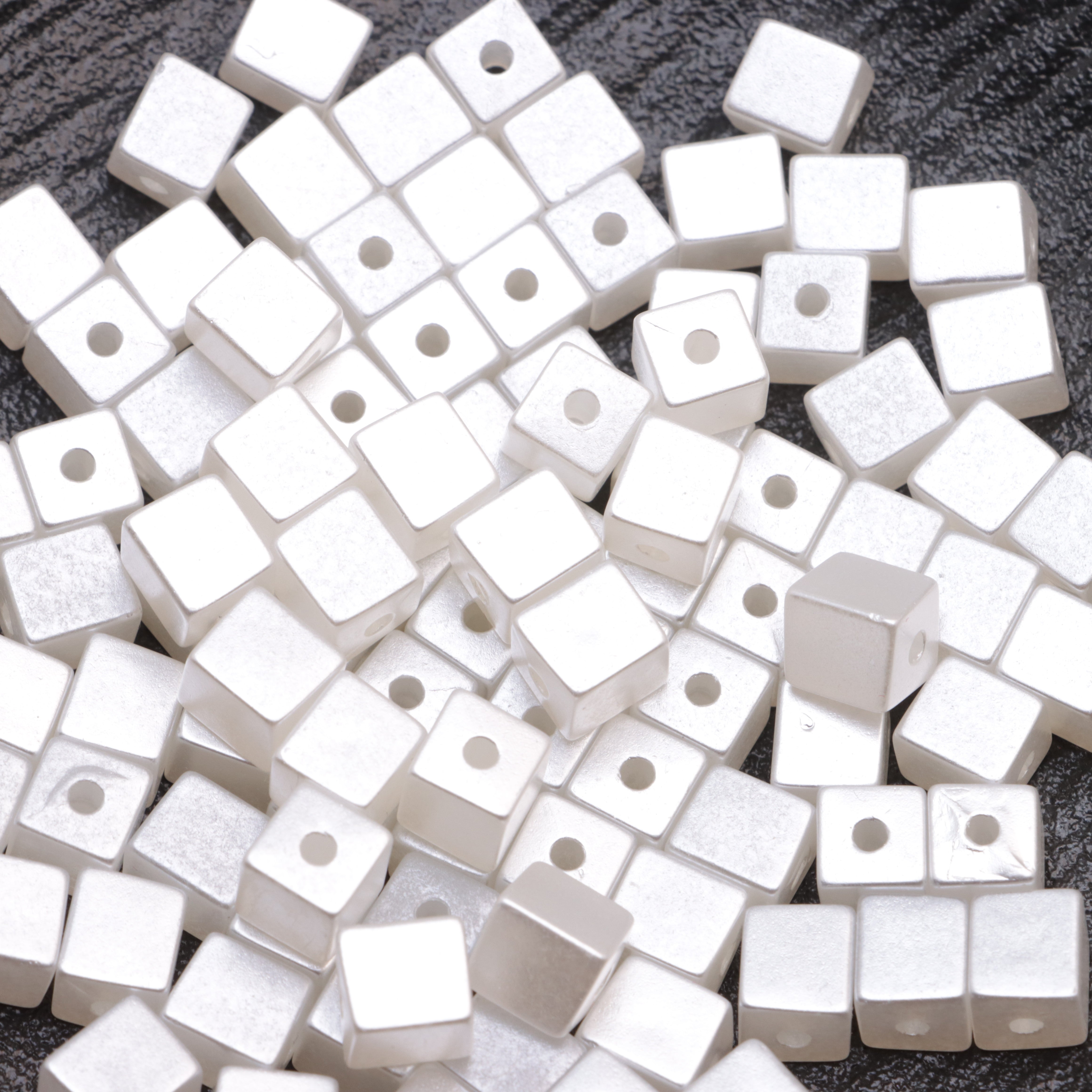 FS3897- 8.5mm Pearl Cubes Beads - Can Pass Through A Pen