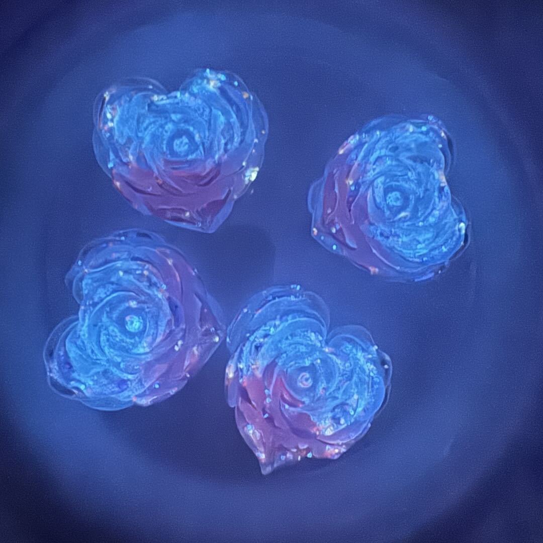FS10652-About 31×38mm Heart Luminous Flower Resin Charms