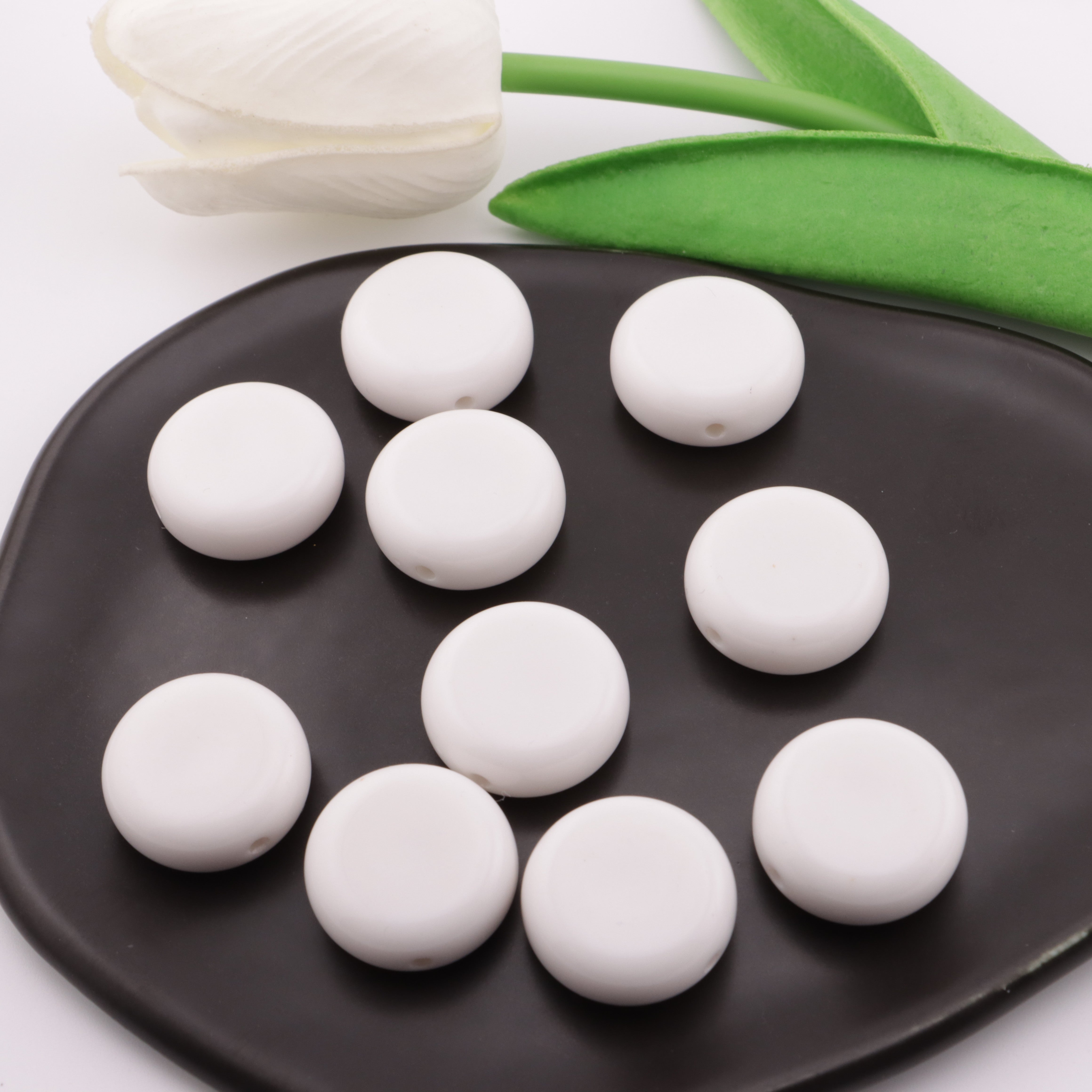 FS0384- 21Mm Round Plate Beads White Thick Round Plates