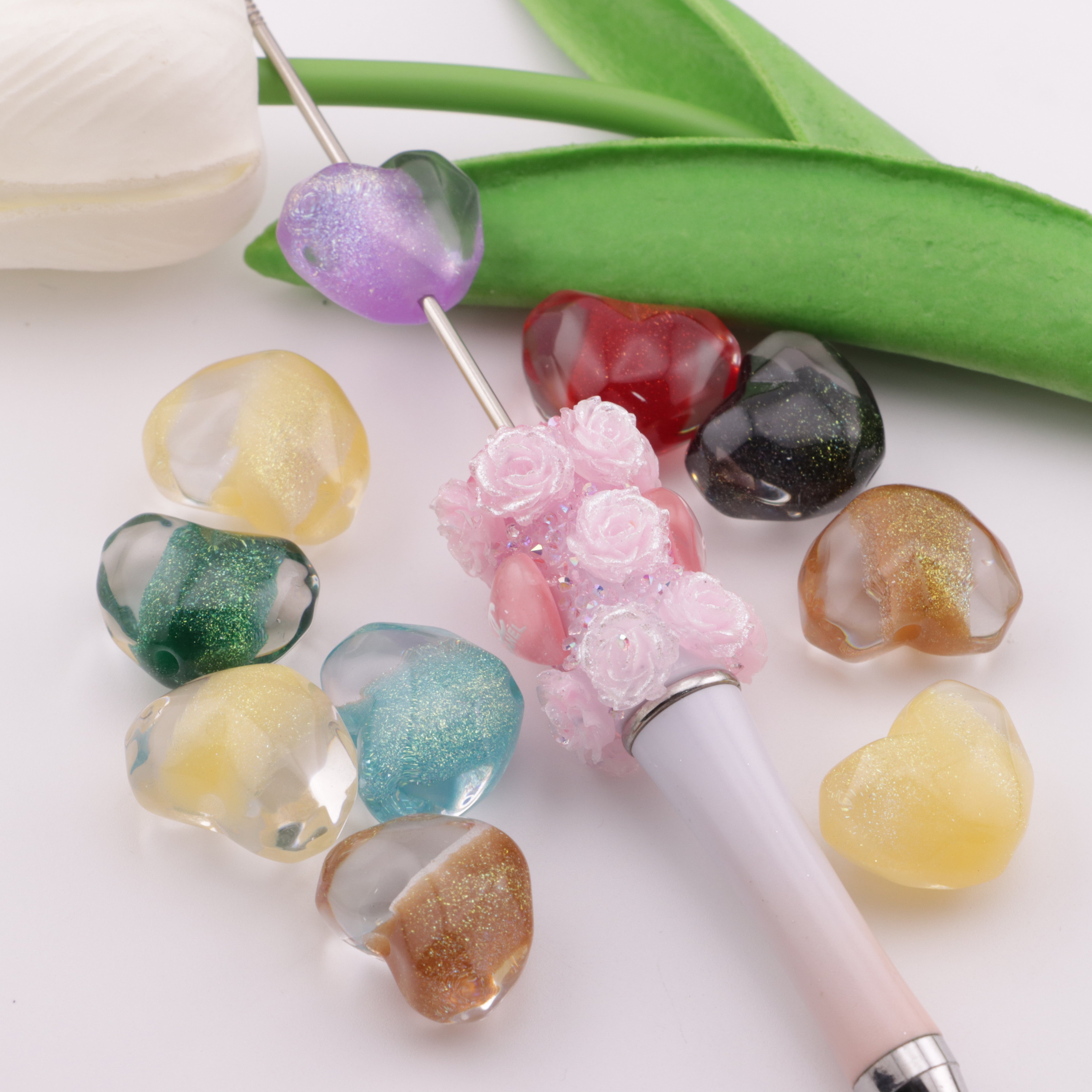 FS5486- 15×21Mm Fine Glitter Heart-Shaped Resin Beads